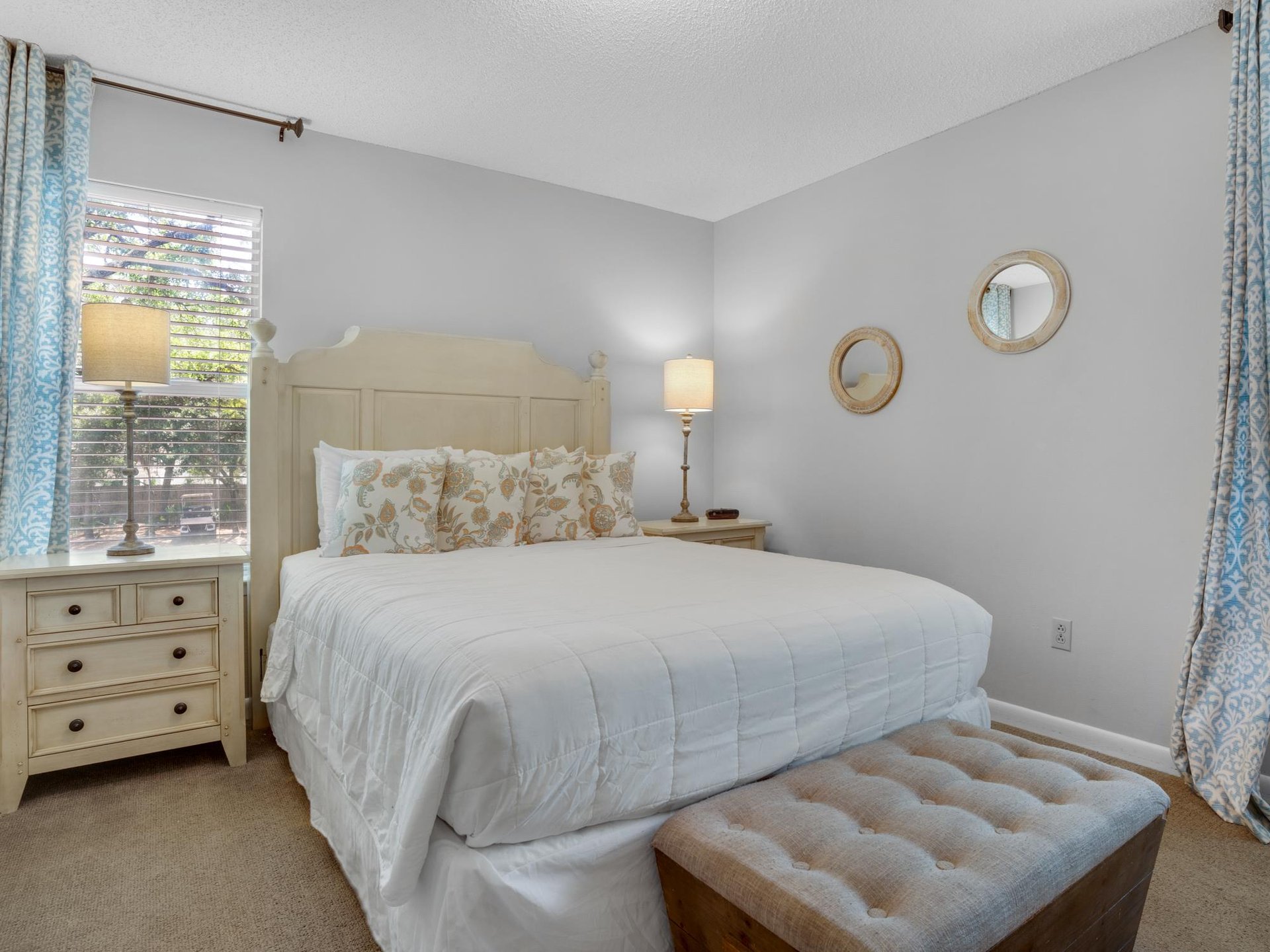 Bedroom 2 with Queen Bed