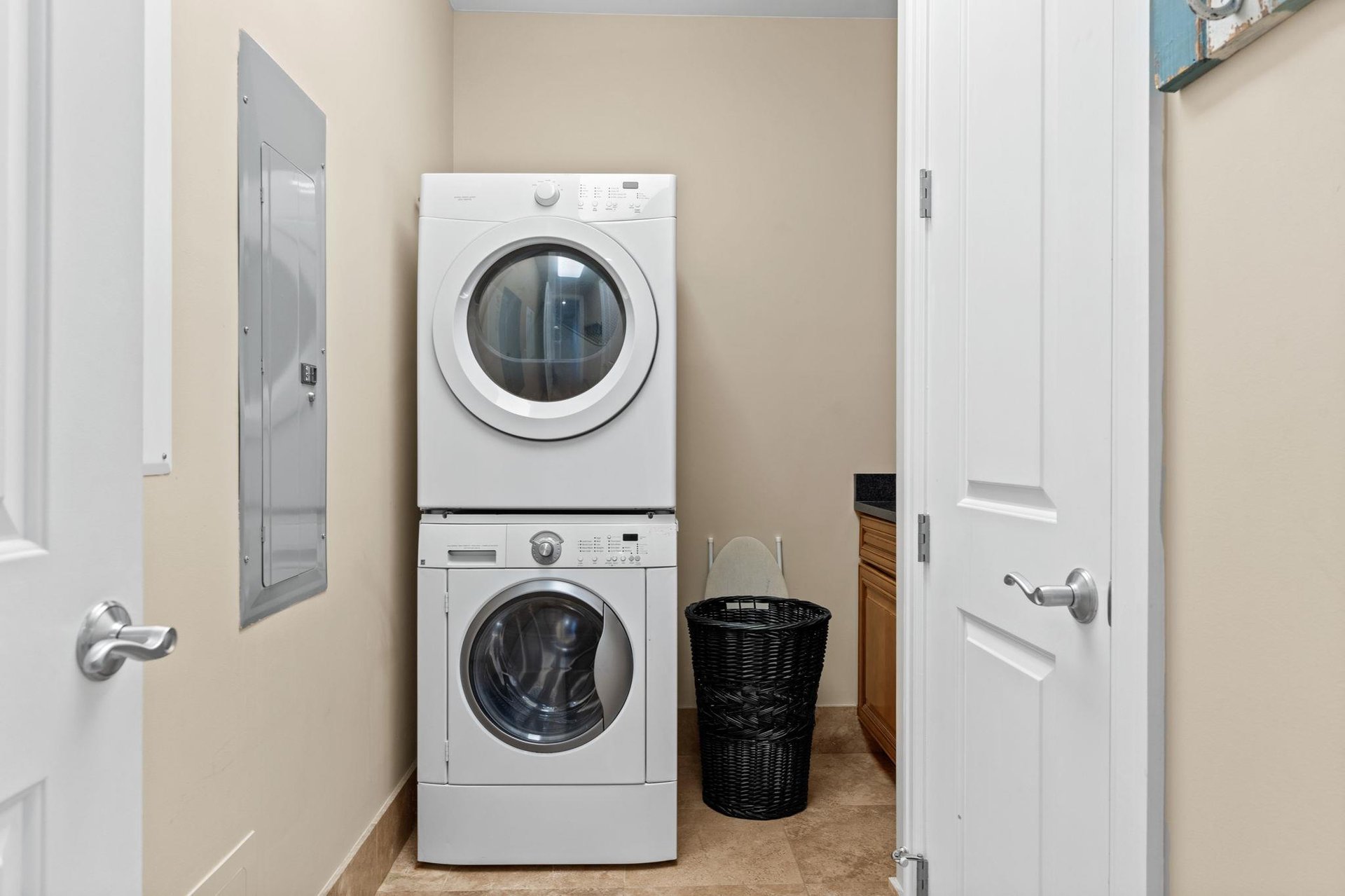 Full Size Laundry Room