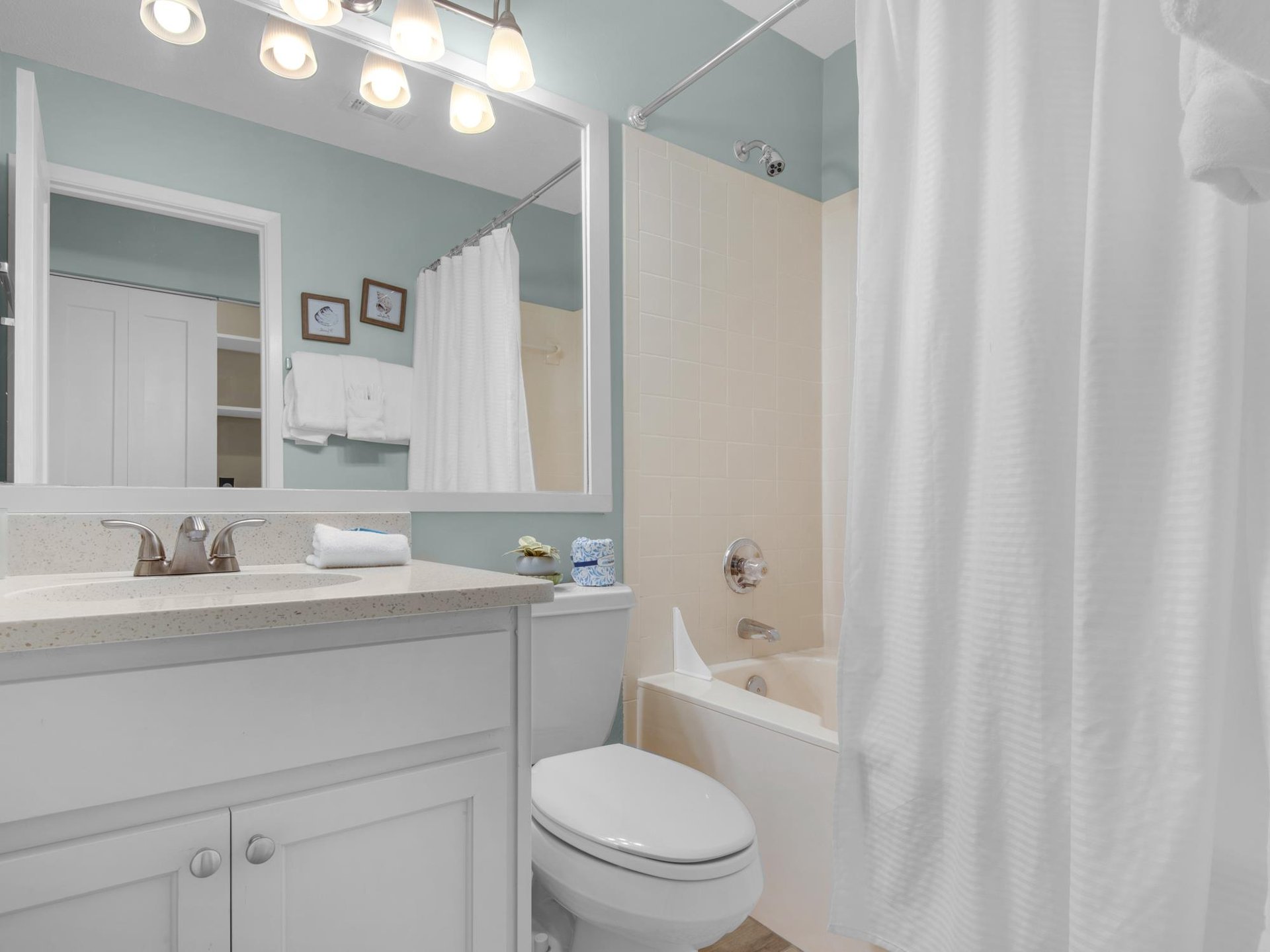 Bathroom 3 with Tub Shower Combo