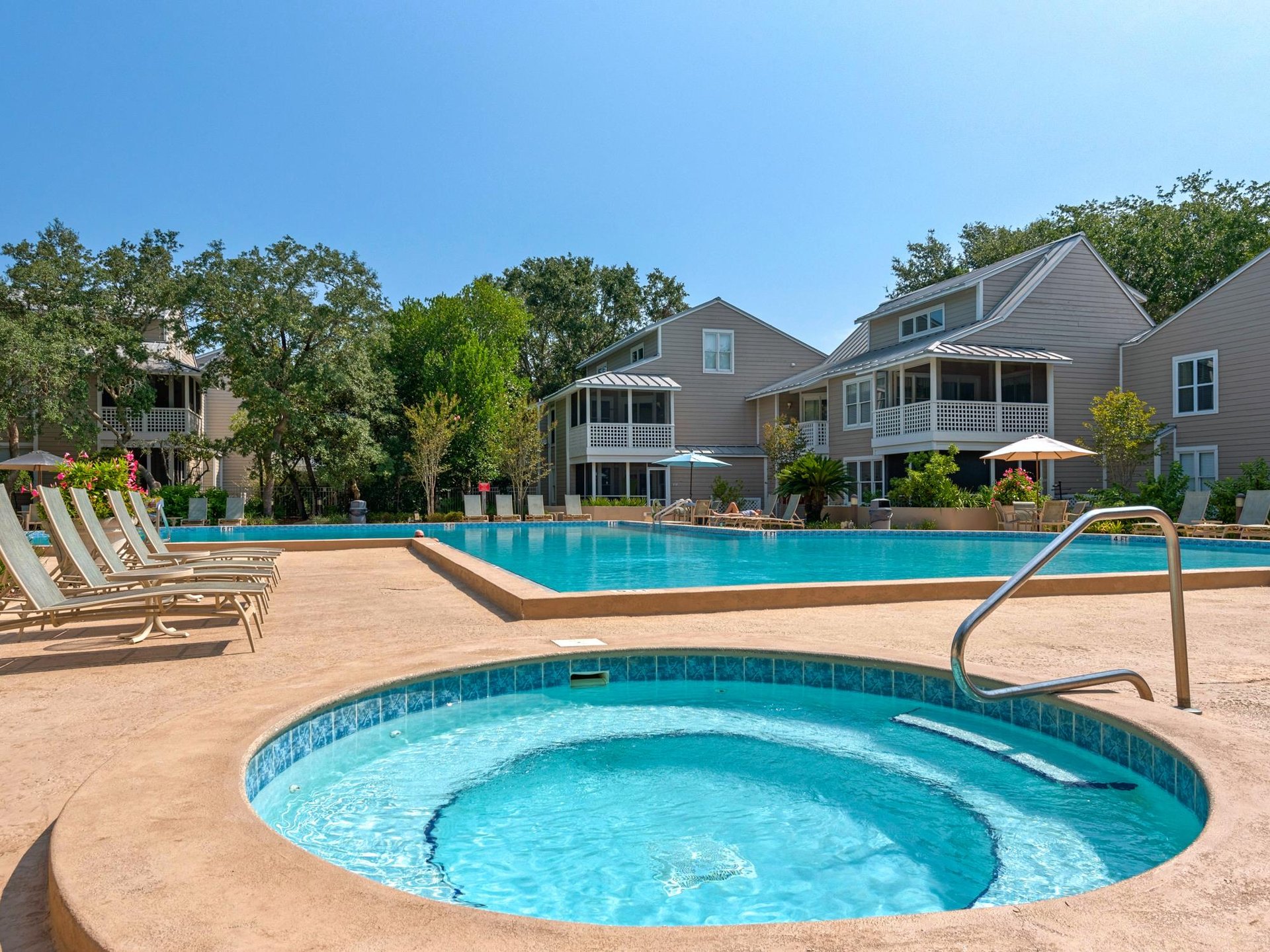 Cottage Hot Tub and Pool