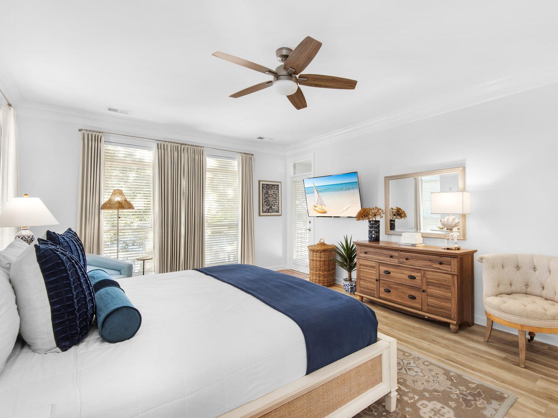 Bedroom 1 with Smart TV