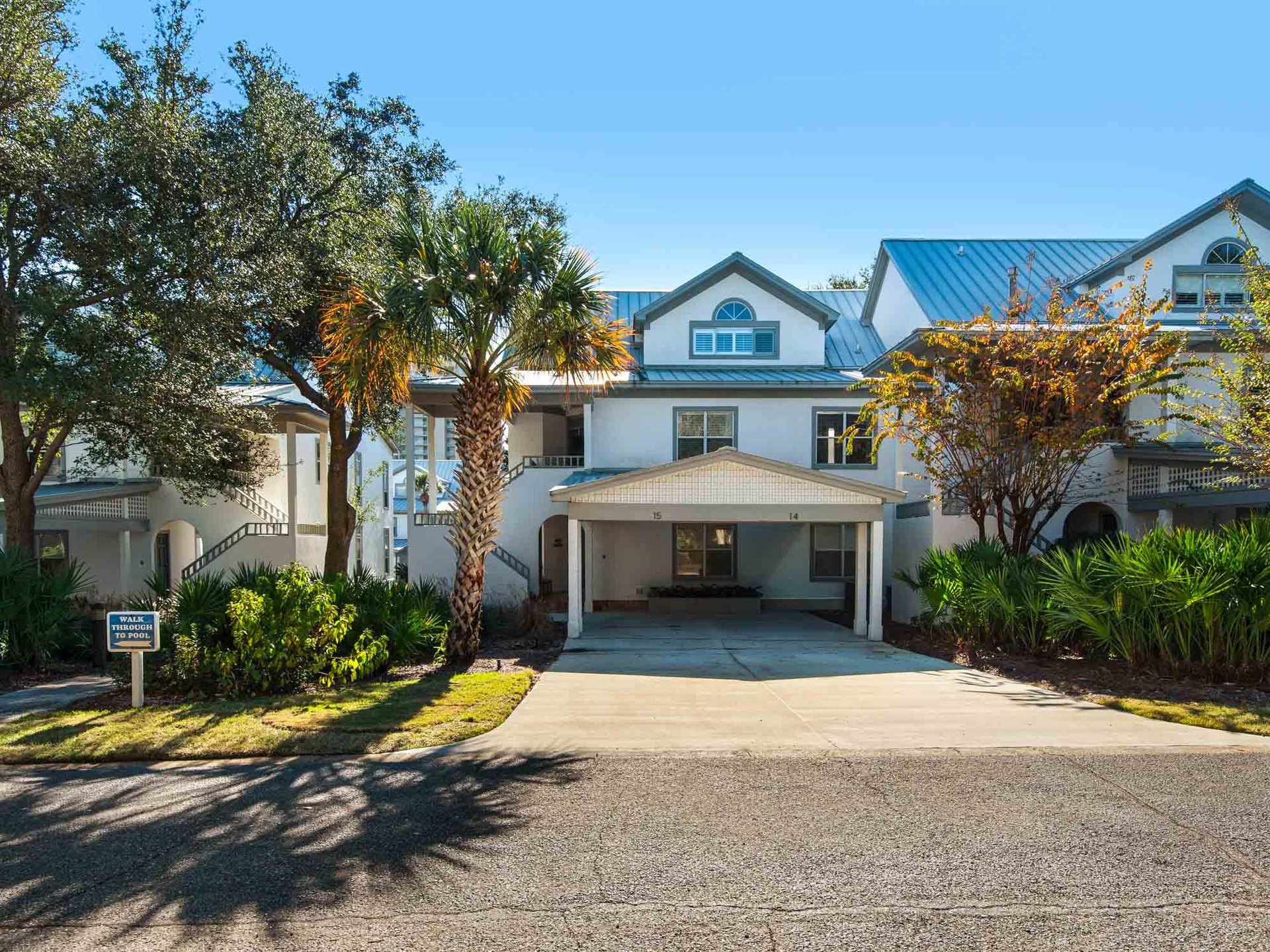 Front of Villa 15