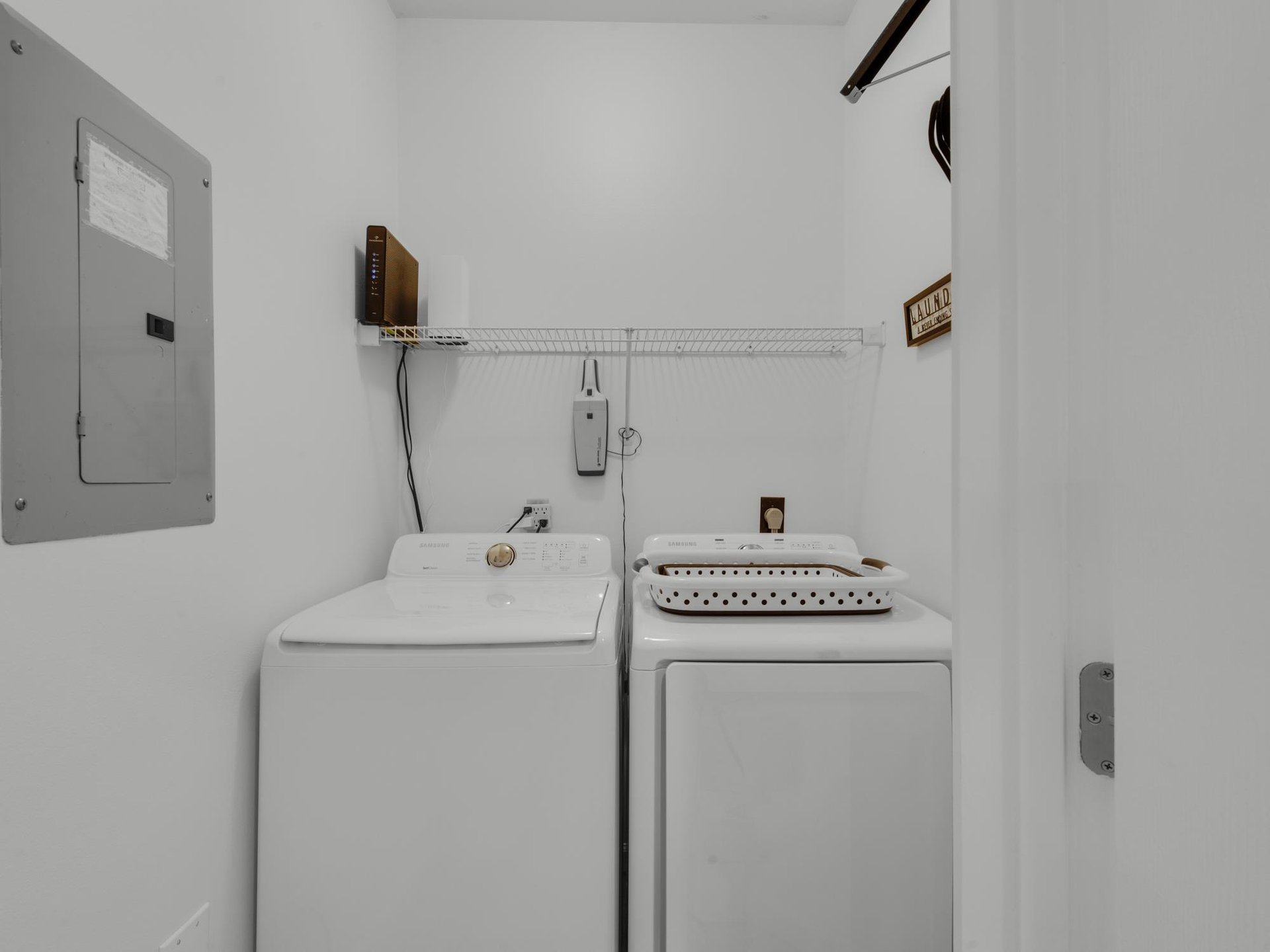 Full Size Washer and Dryer In Unit