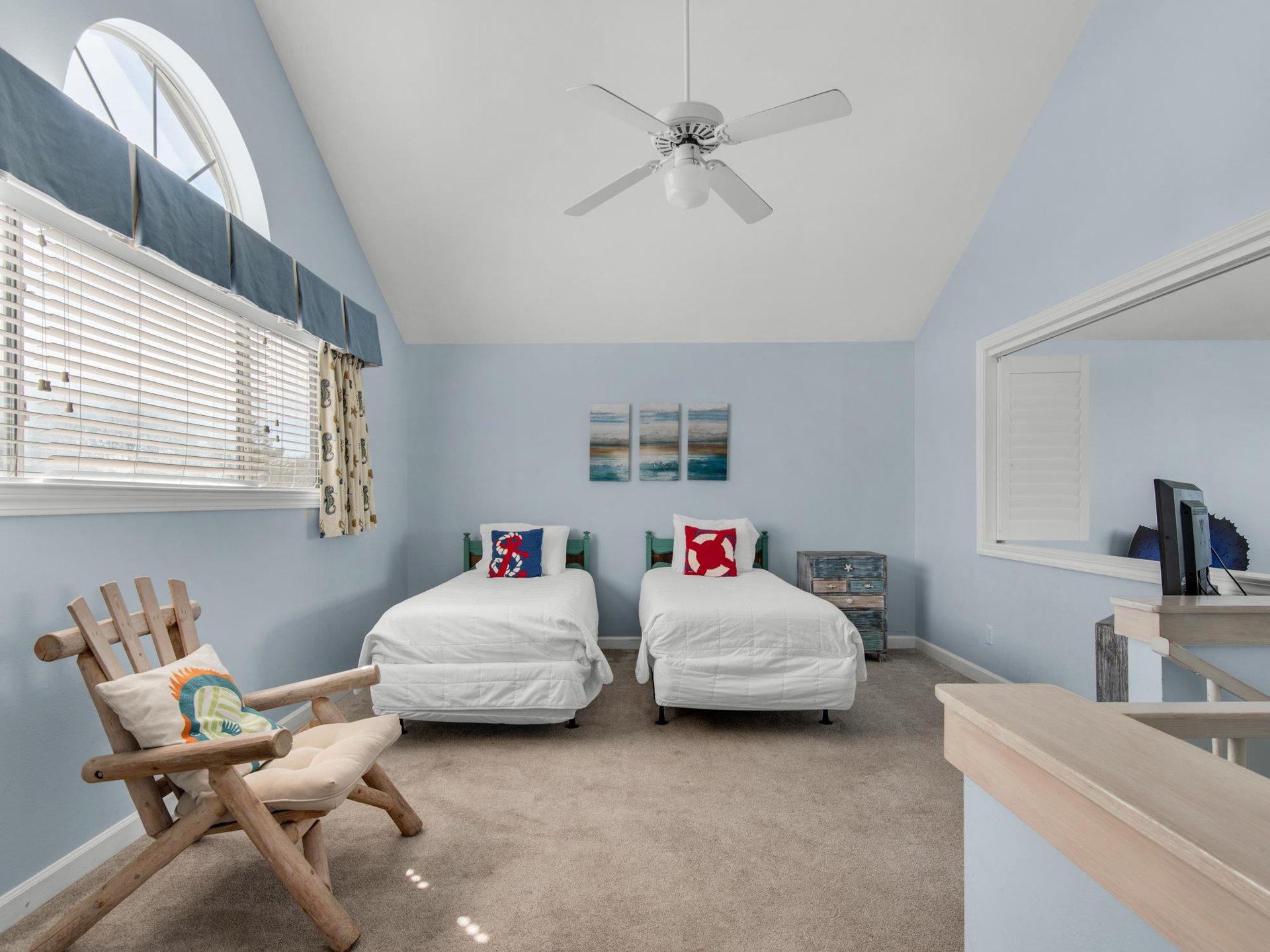 Bedroom 4 With 2 Twin Beds