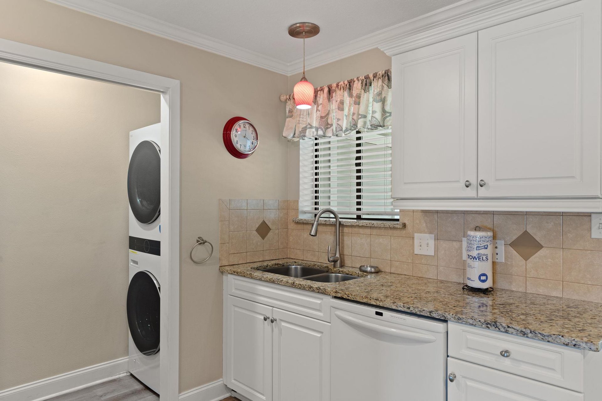 Convenient in unit Laundry off kitchen on 1st floor