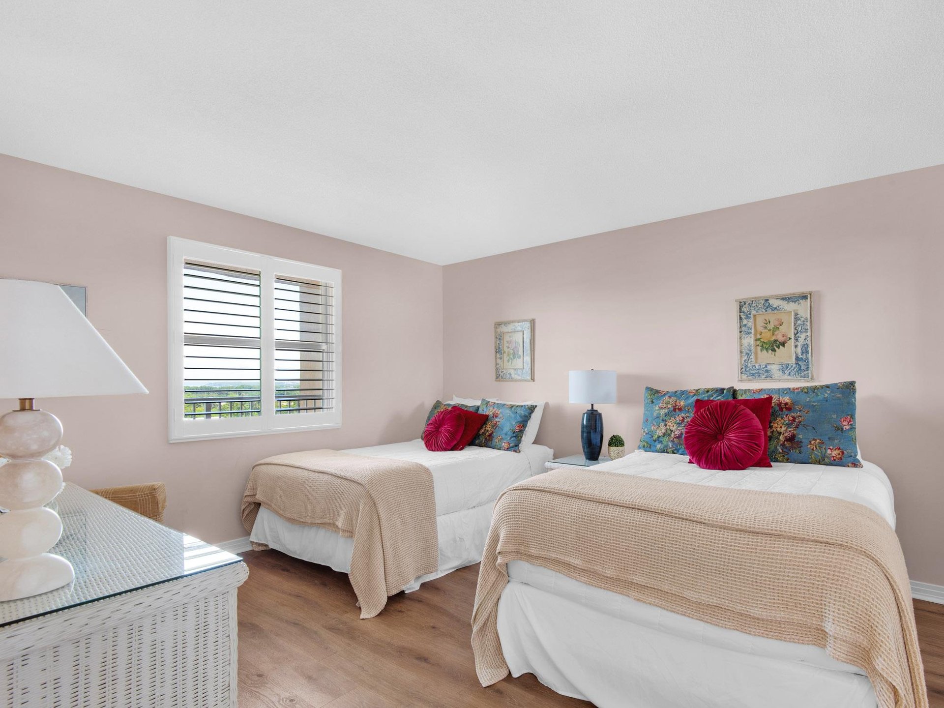 Bedroom 2 with2 full beds