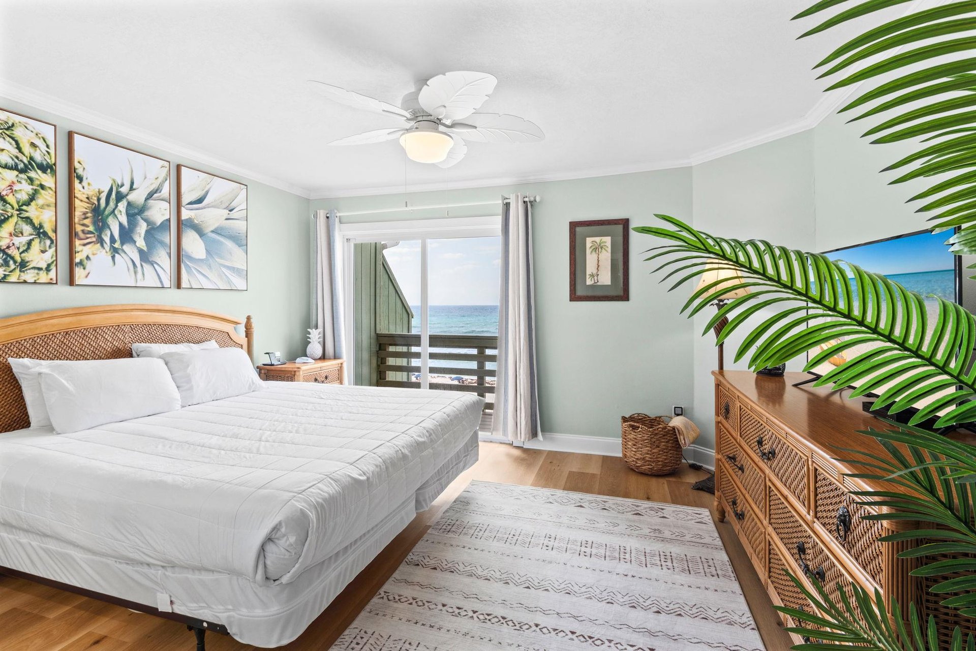 Wake up to stunning Gulf views
