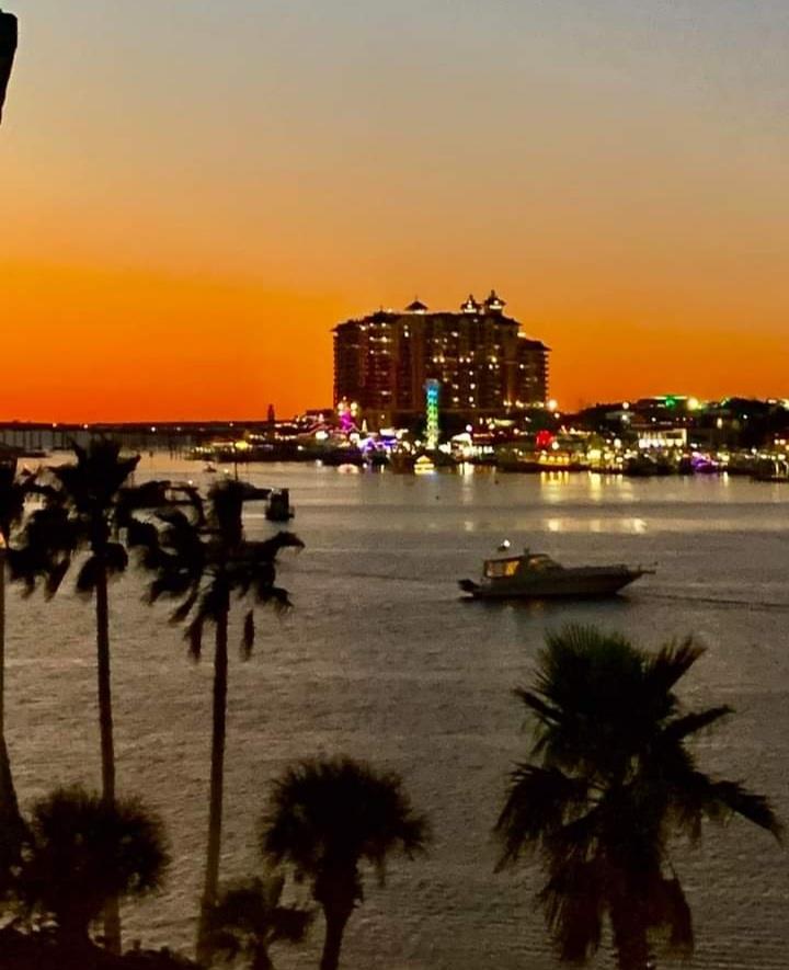 Lively Destin Harbor