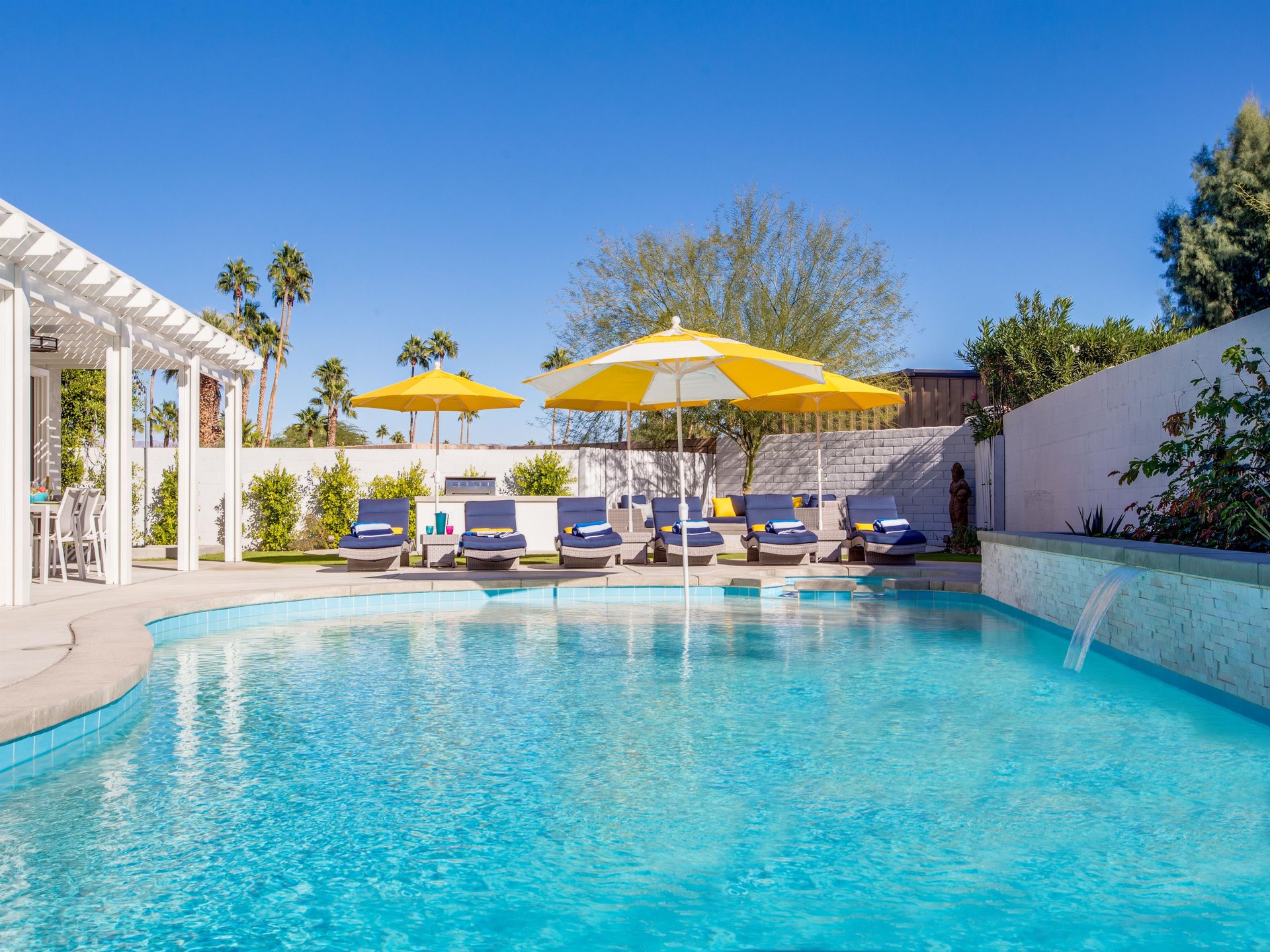 Huge Private Pool Yard