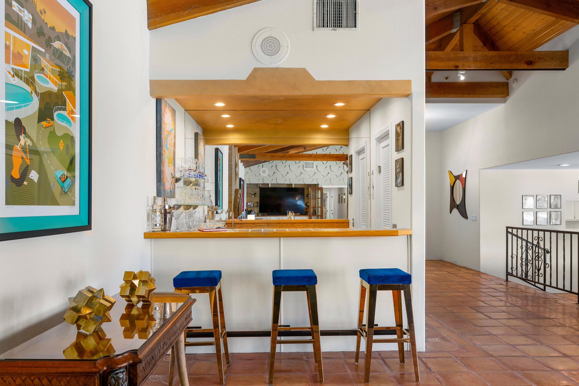 Glamorous breakfast bar