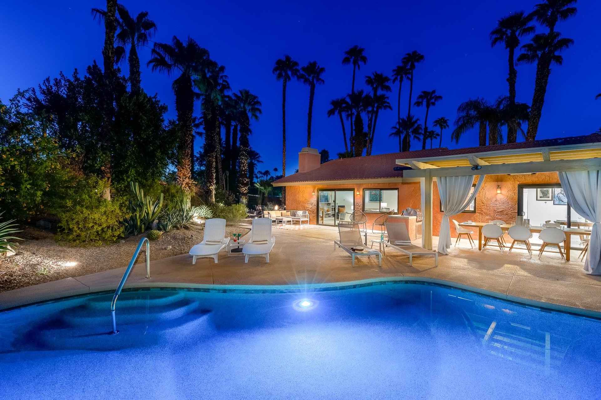 Gorgeous outdoor yard with beautiful pool lights