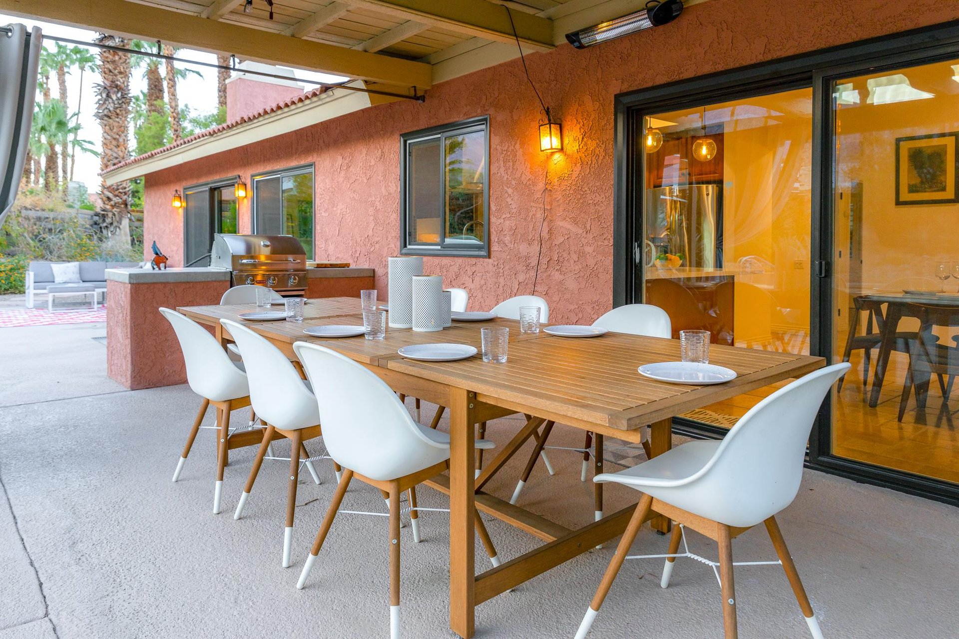 Dining for 8 next to a builtin BBQ grill