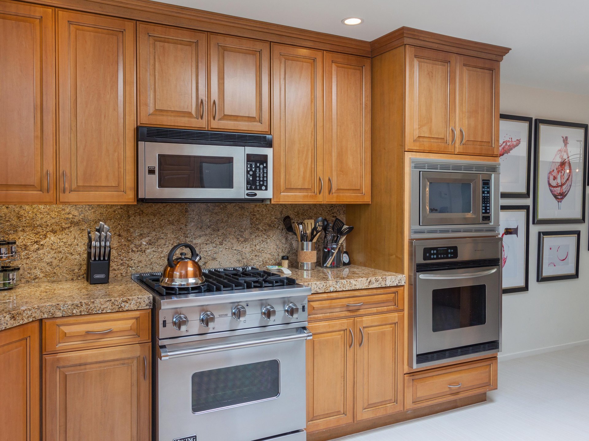 Enjoy cooking together around the beautiful chefs kitchen