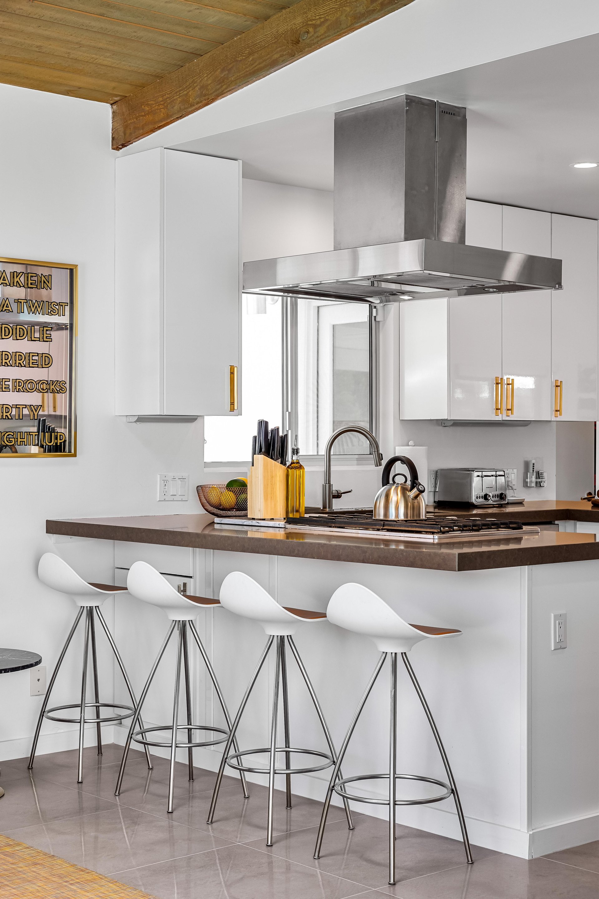 Kitchen Breakfast Bar With 4 Stools