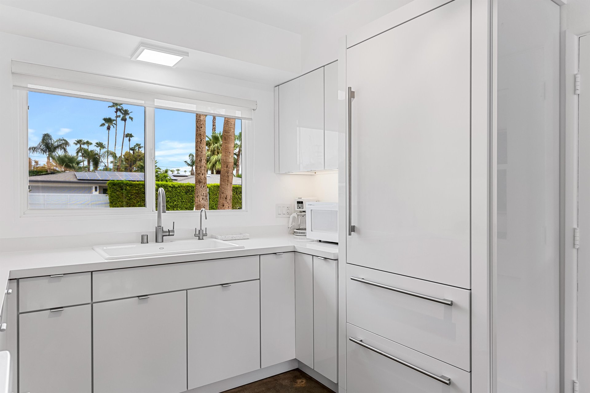 Clean lines in this kitchen