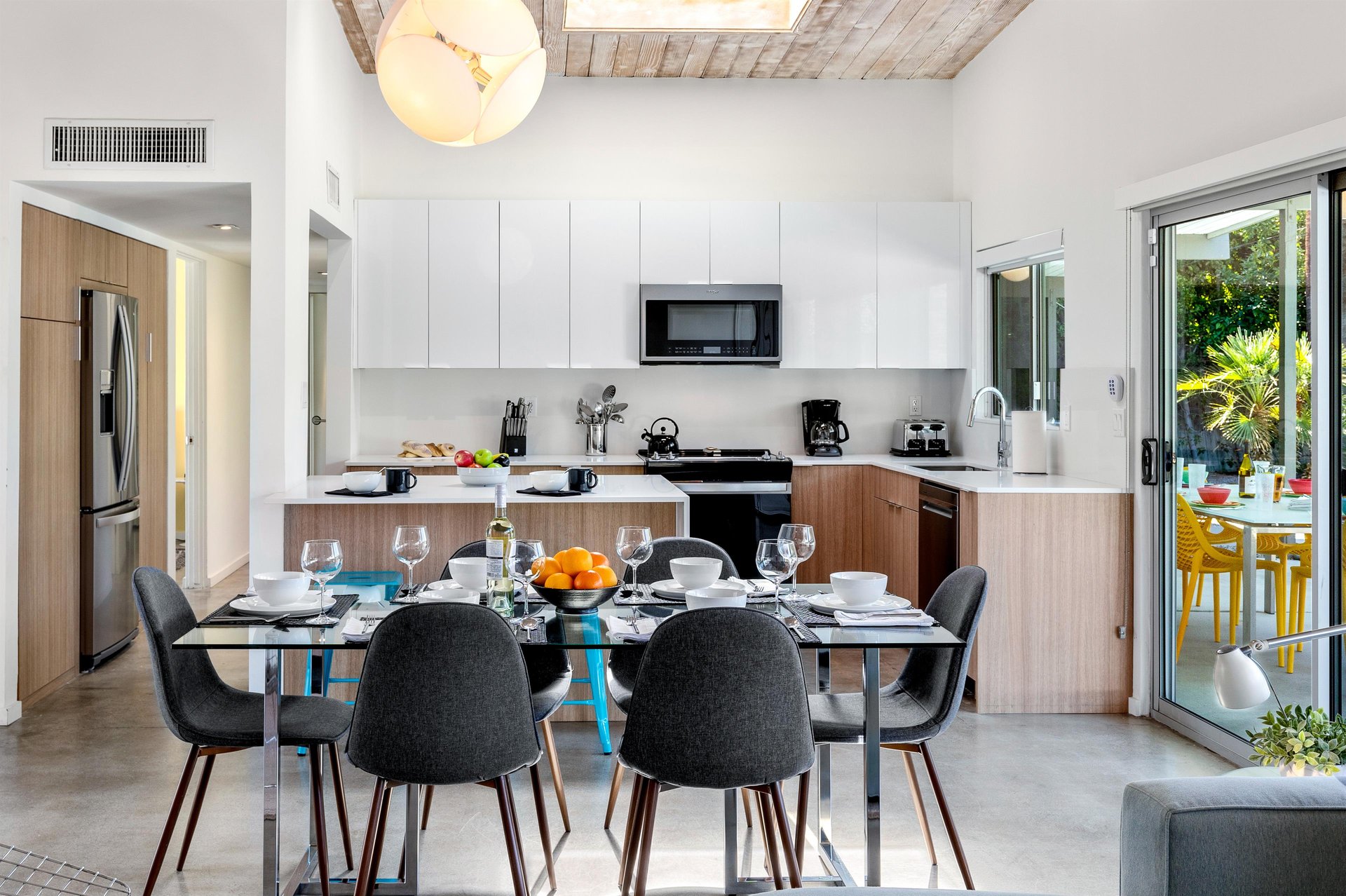 Indoor dining for six