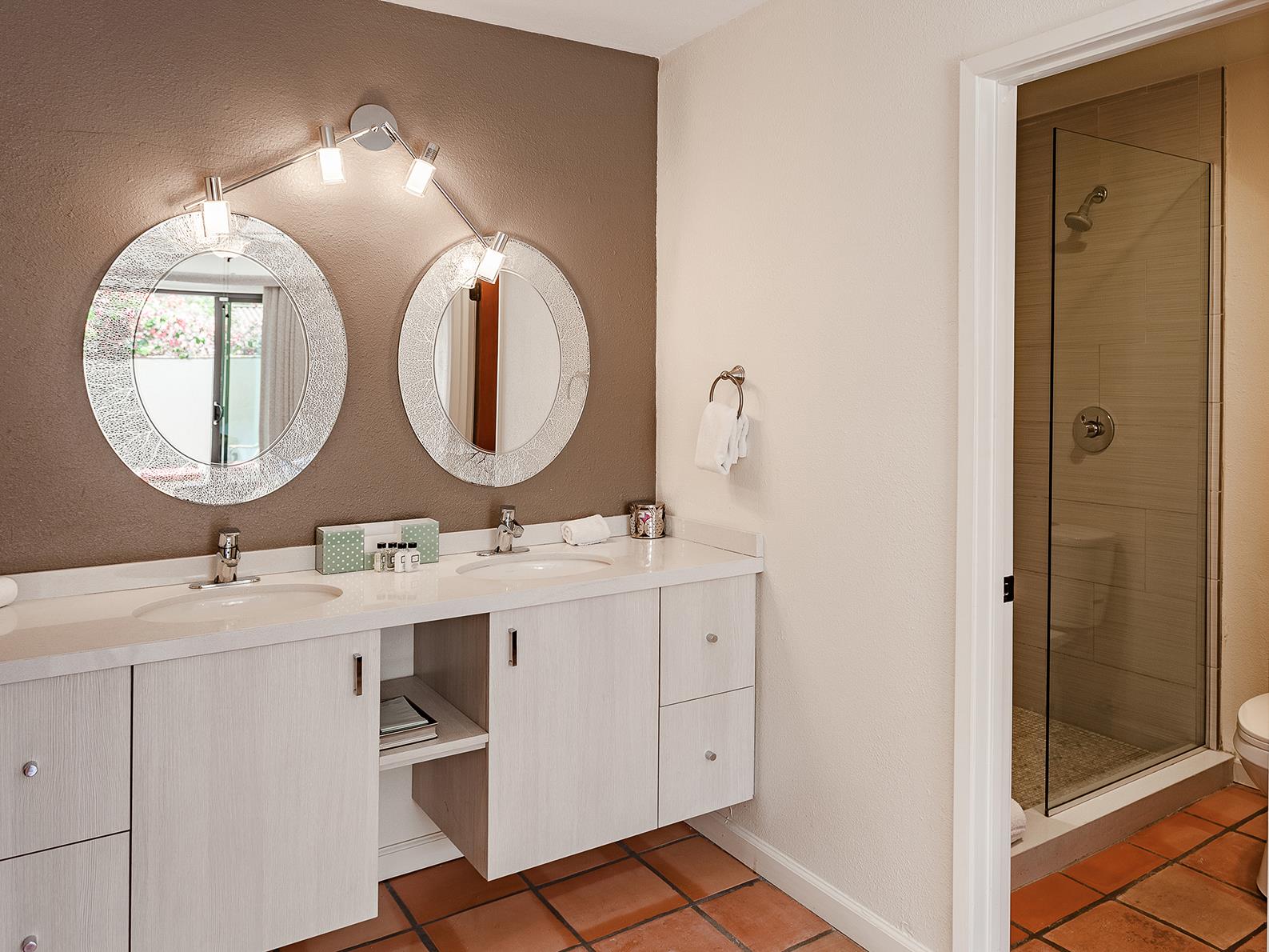 Large ensuite bathroom with double vanity