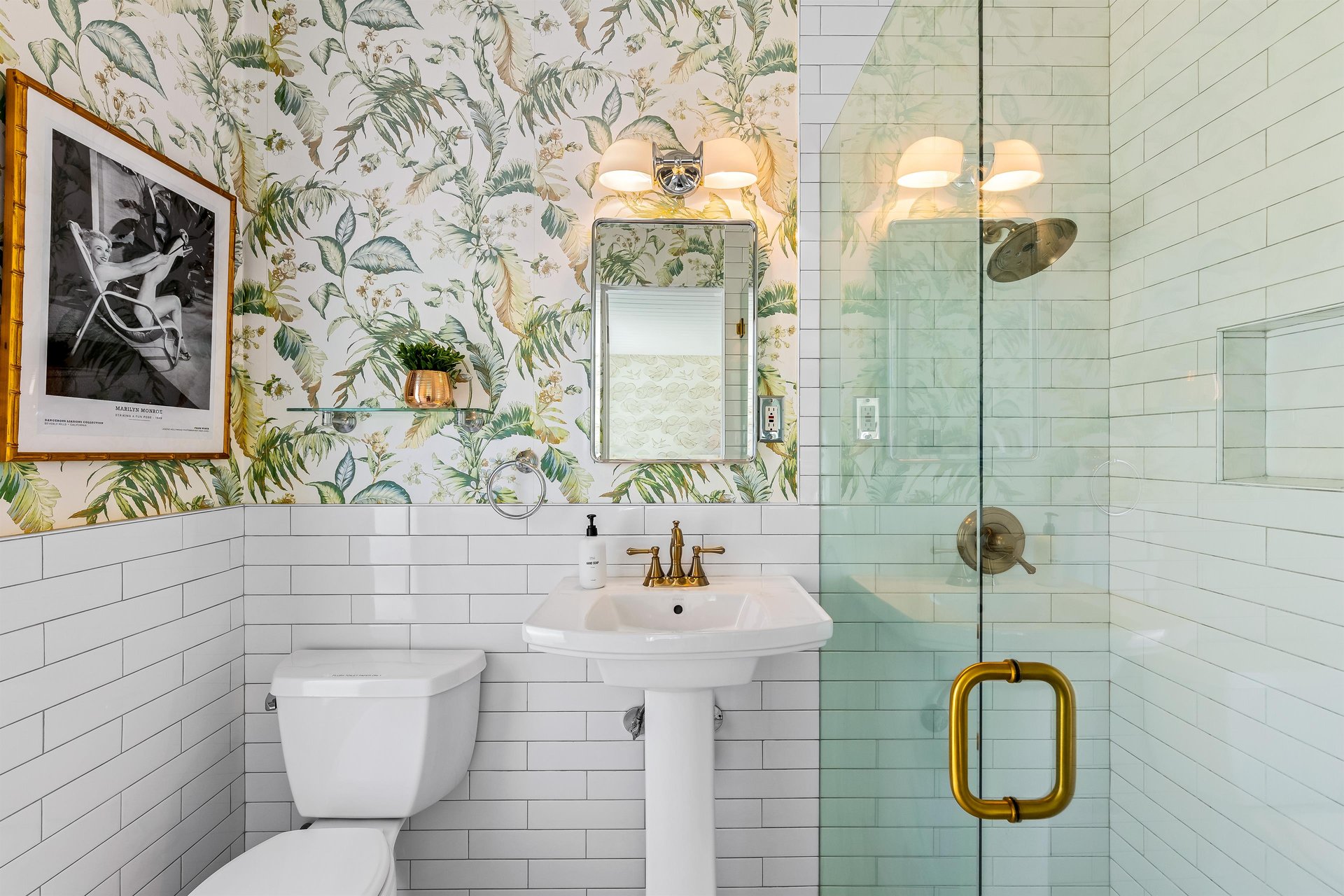 Ensuite bathroom with glass walkin shower