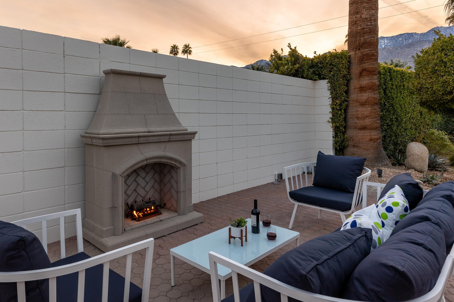 Outdoor fireplace