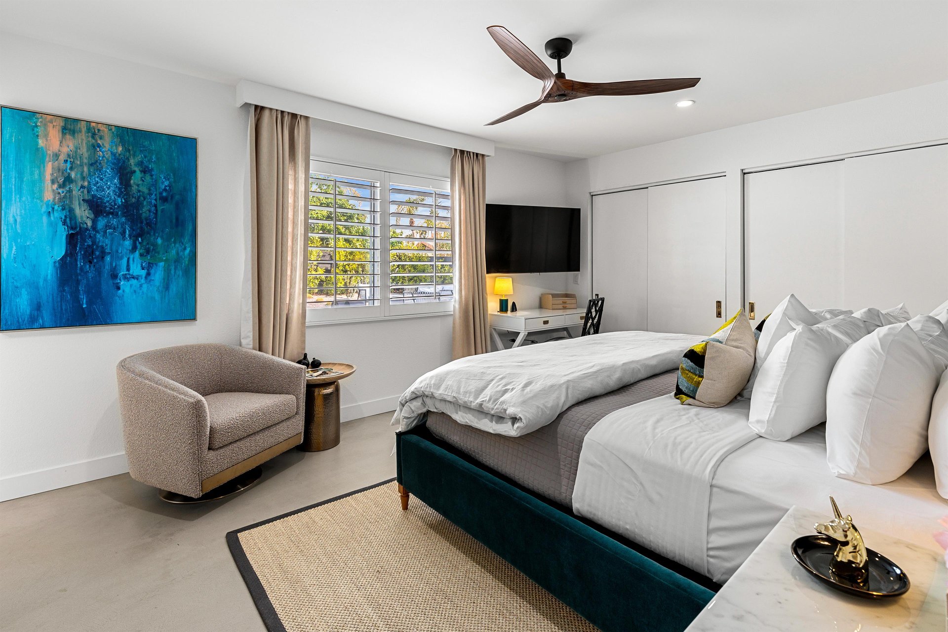 Lovely guest bedroom