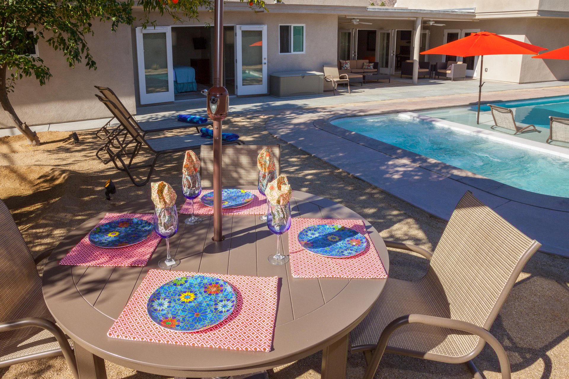 Poolside dining at its finest