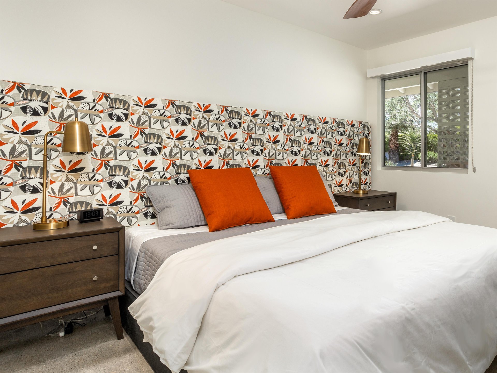 King Bedroom  can be converted to 2 Twins