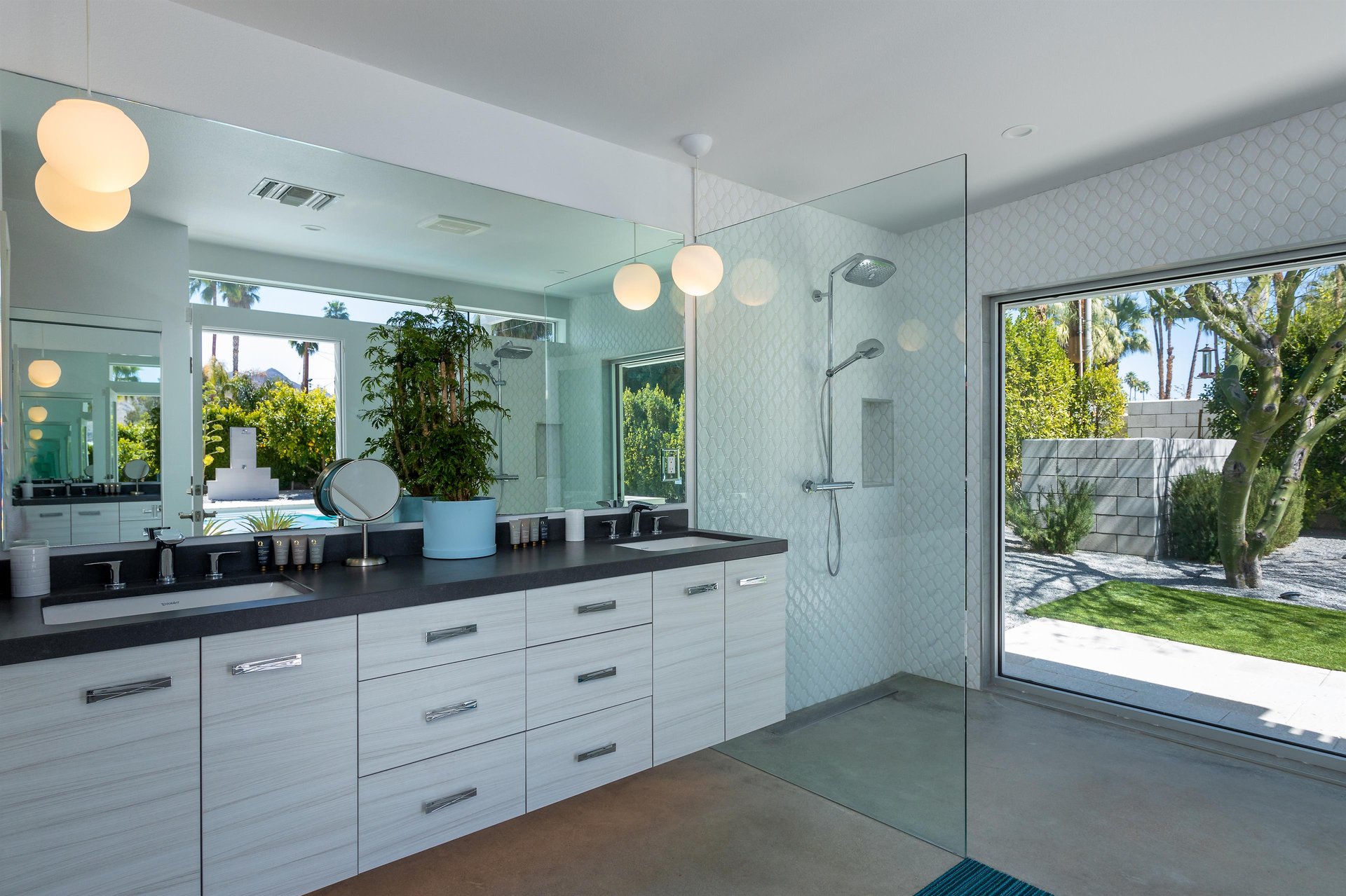 Pamper yourself in the luxurious bathroom