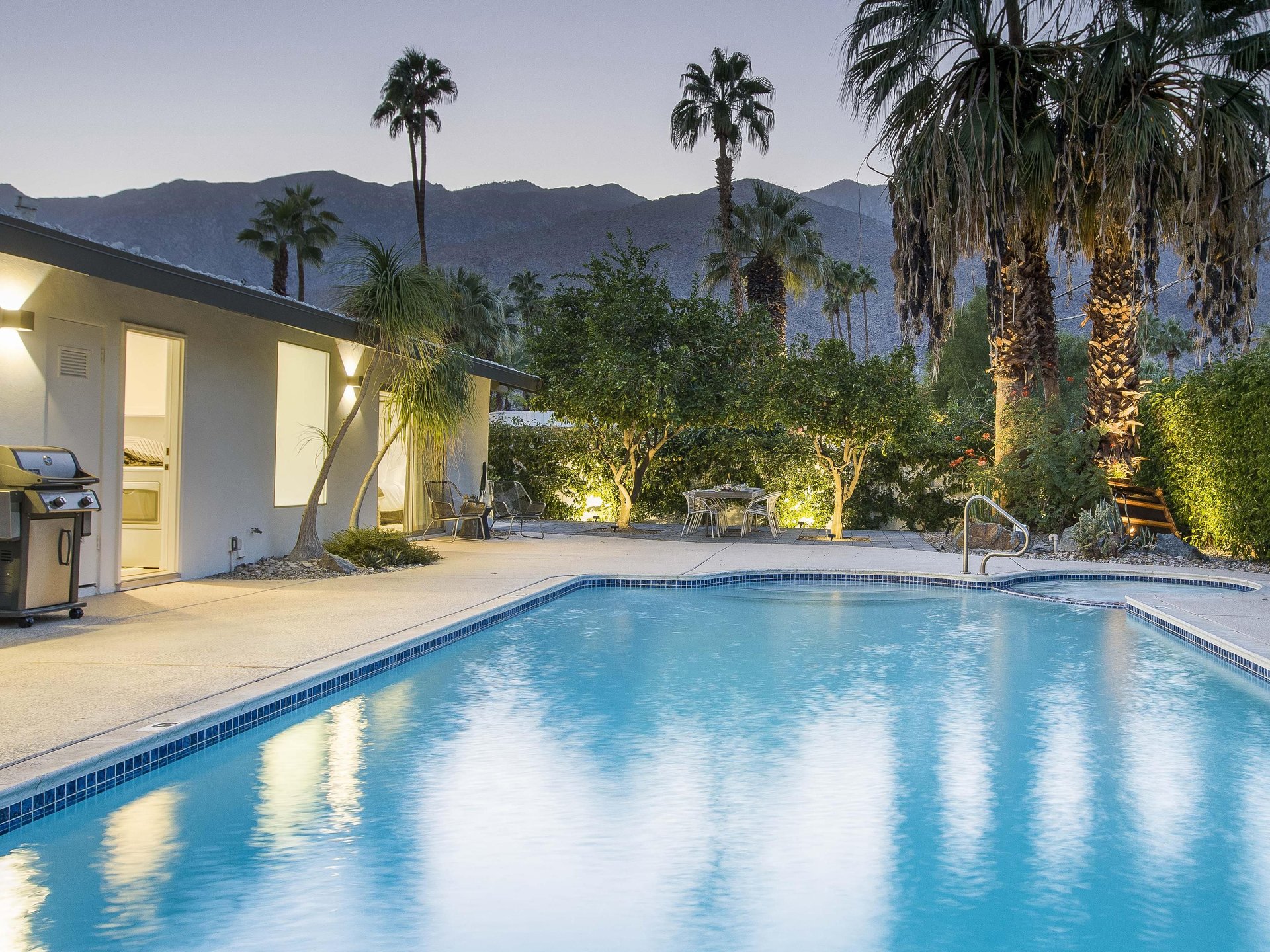 Fabulous resortstyle pool yard