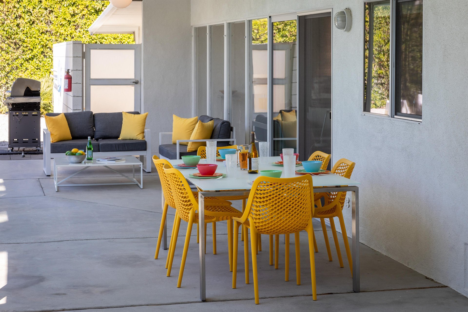 Al fresco dining for six