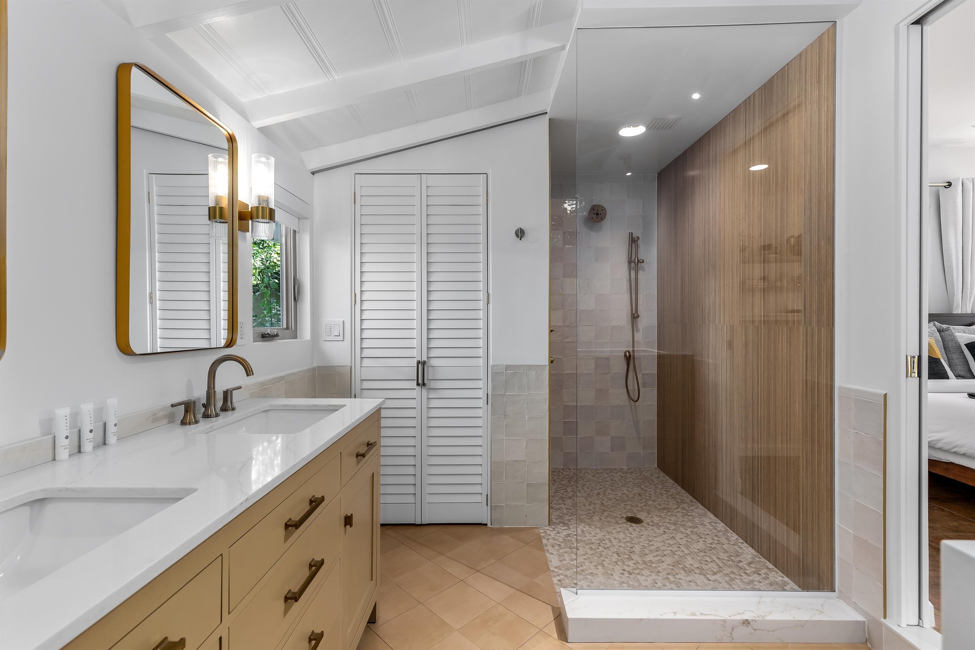 Large guest shower