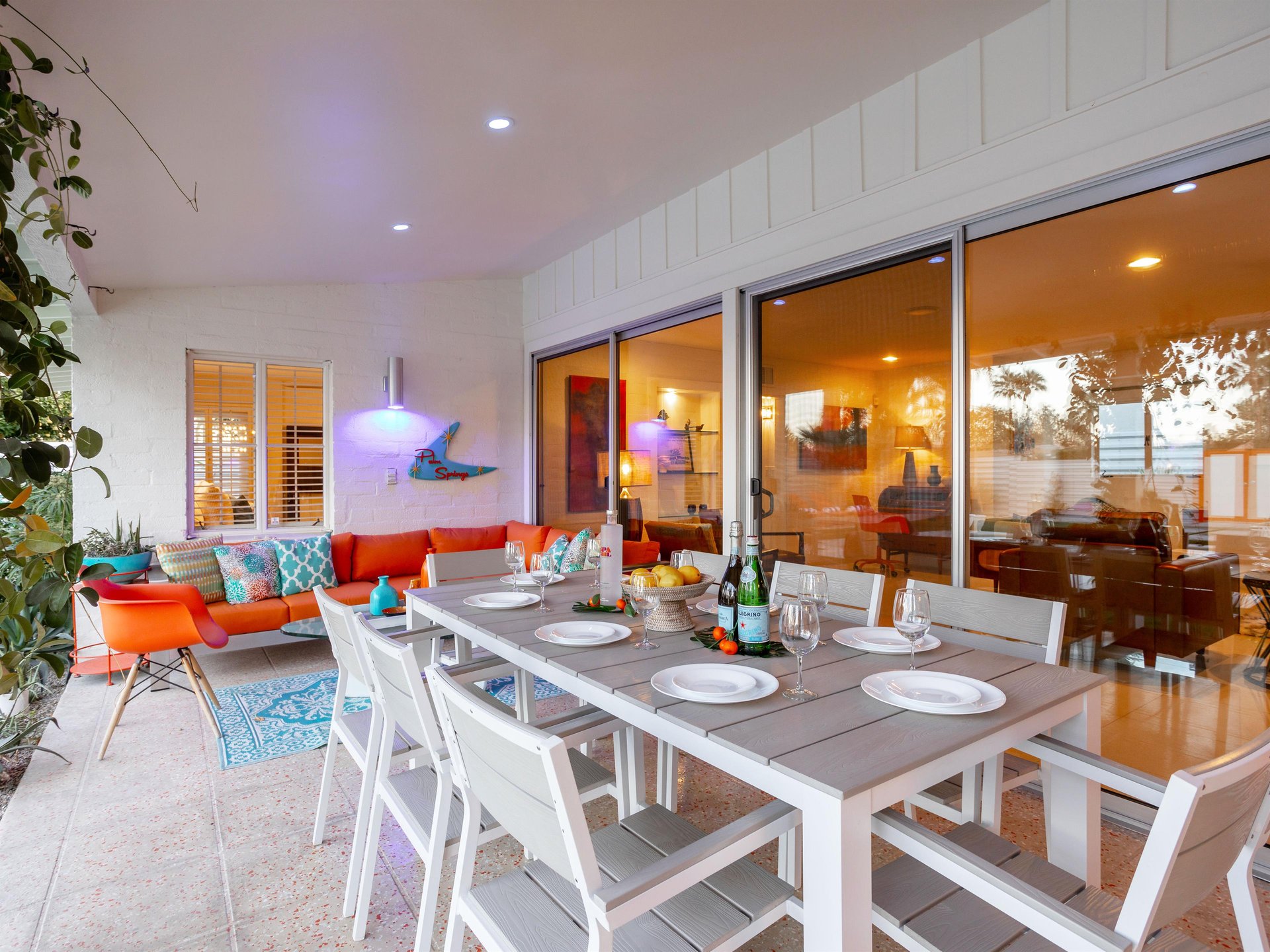 Easily transition from sun to shade in this outdoor living space