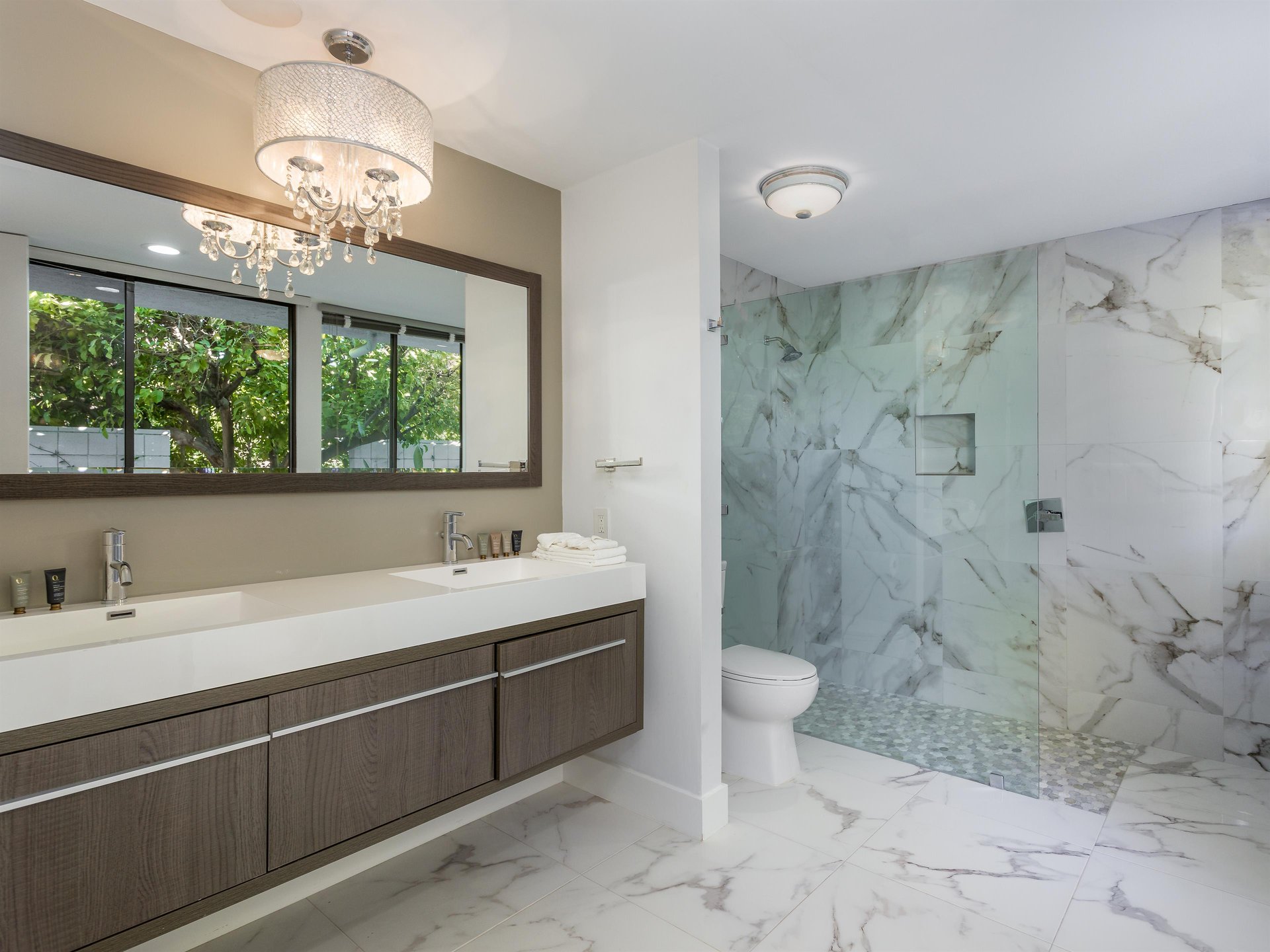 Luxurious bathroom fixtures