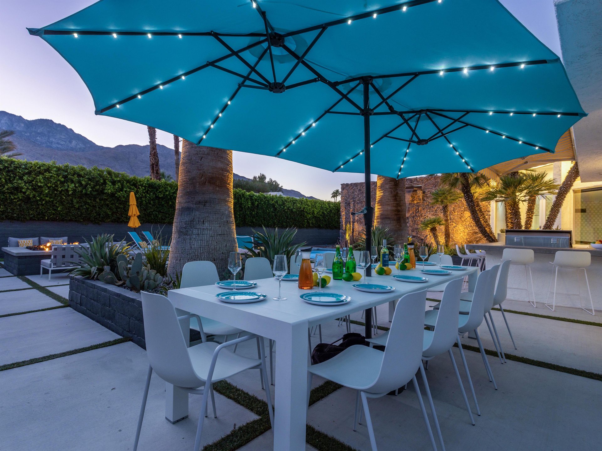 Dining table for up to 8 guests