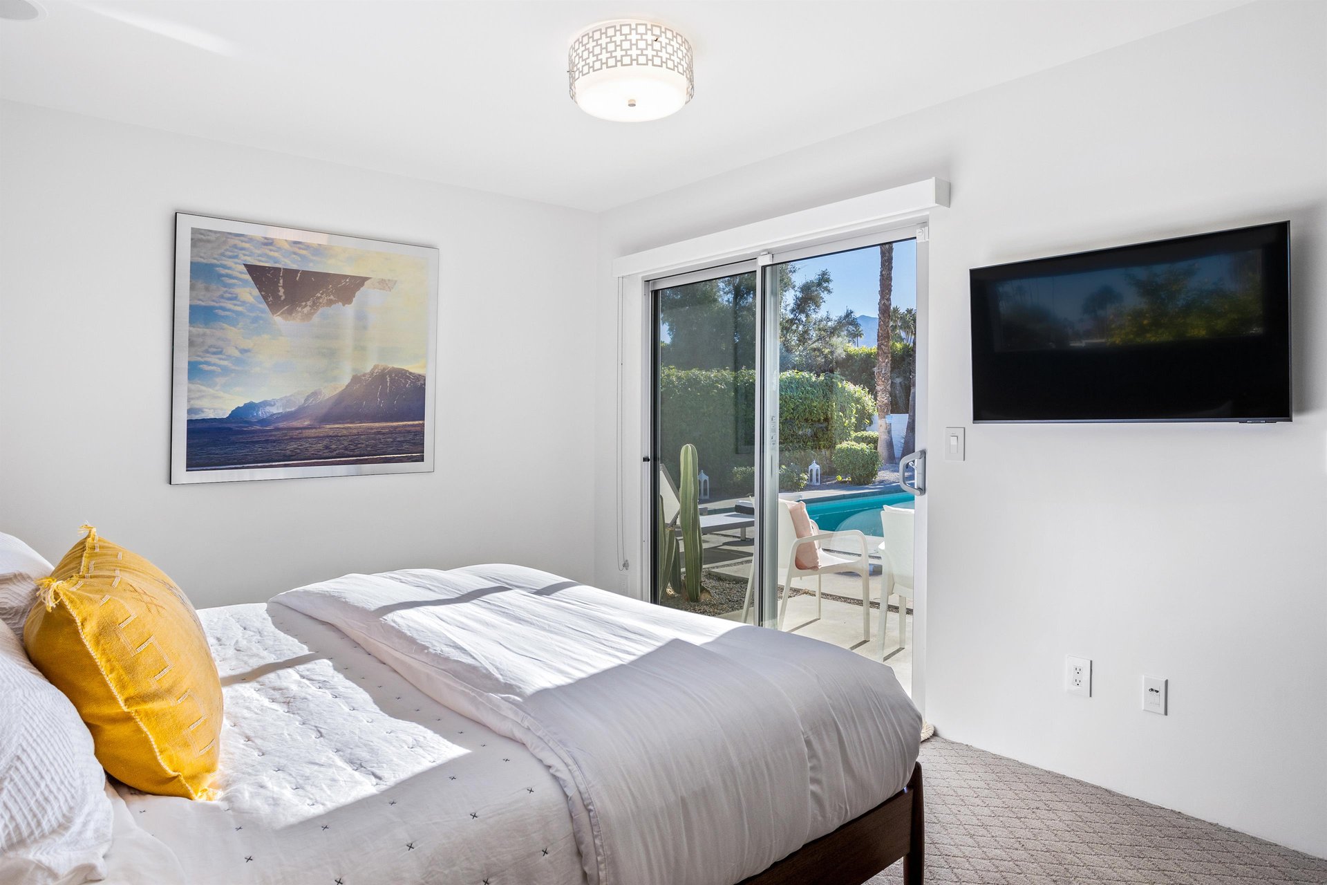 Guest bedroom with direct access to pool yard