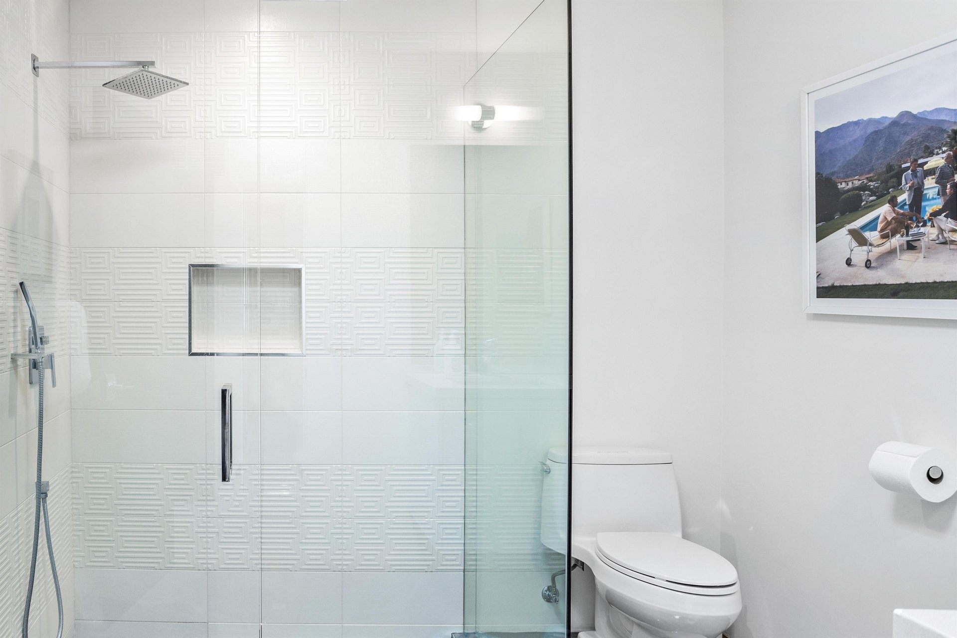 Ensuite bath with walkin shower