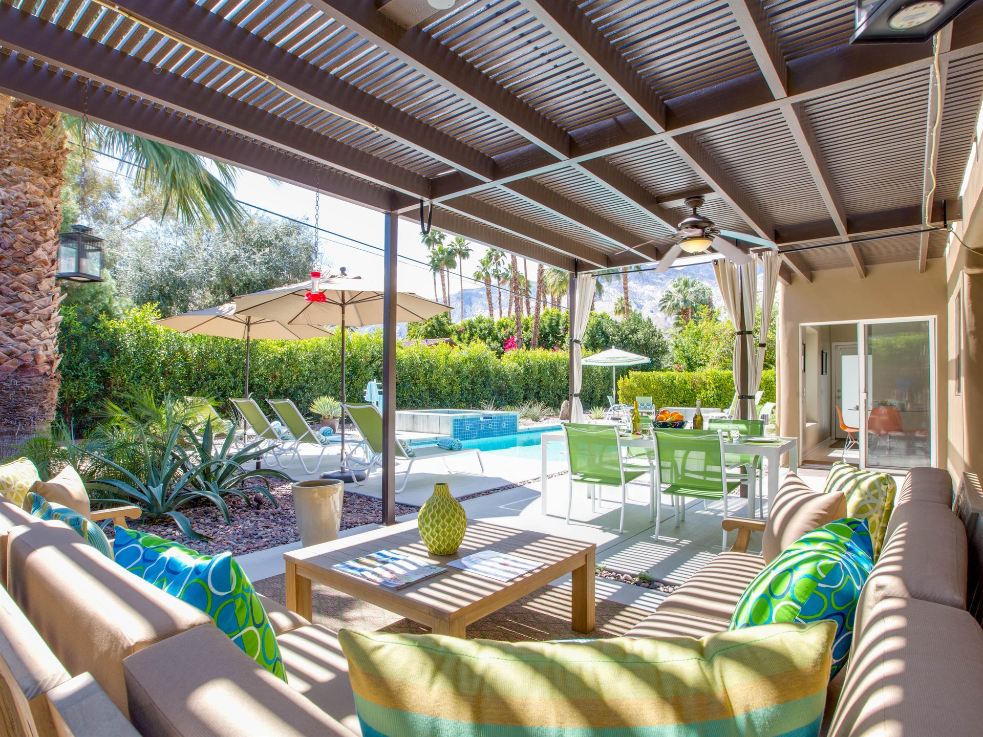 Easily transition from sun to shade in this outdoor living space