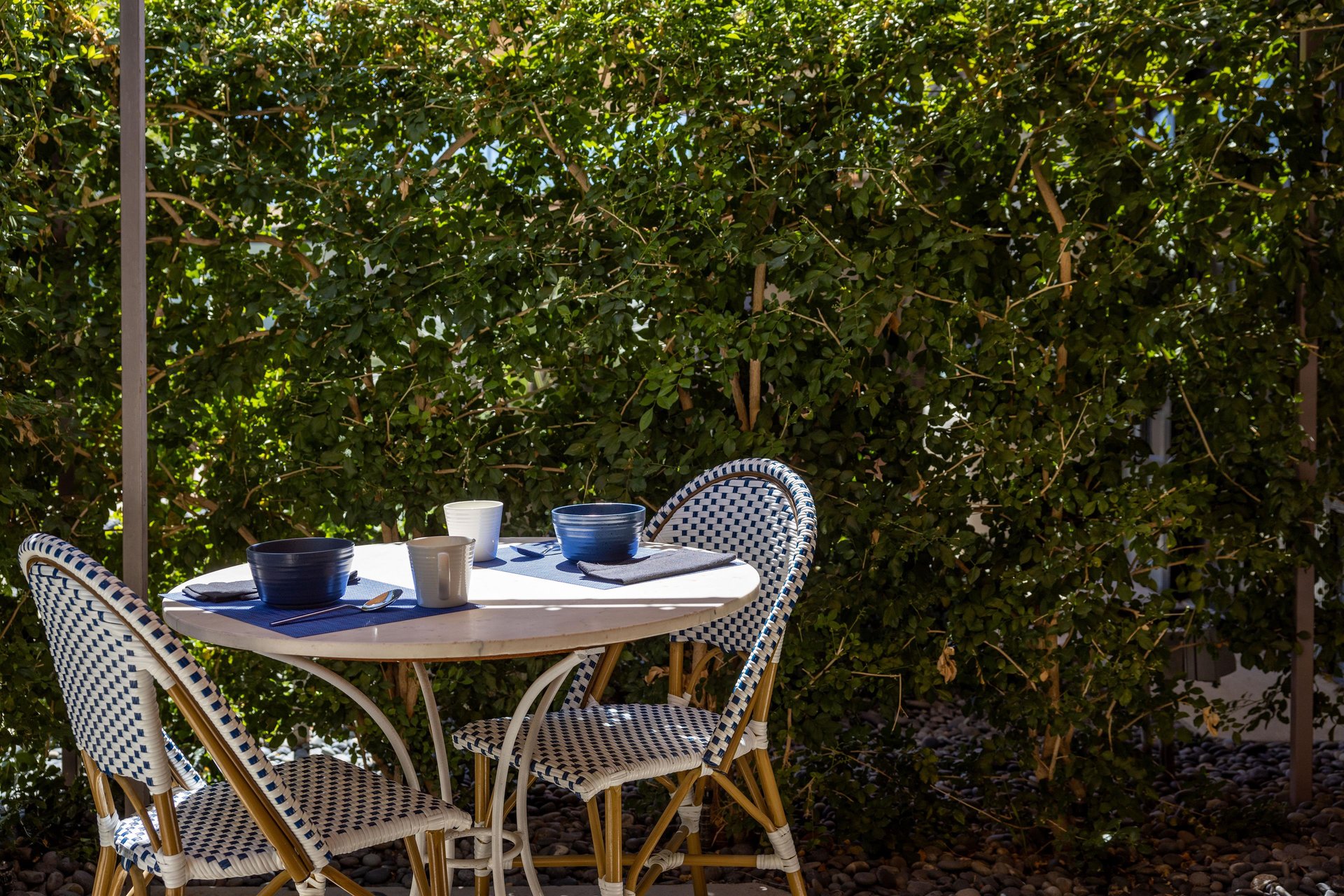 Private outdoor breakfast nook