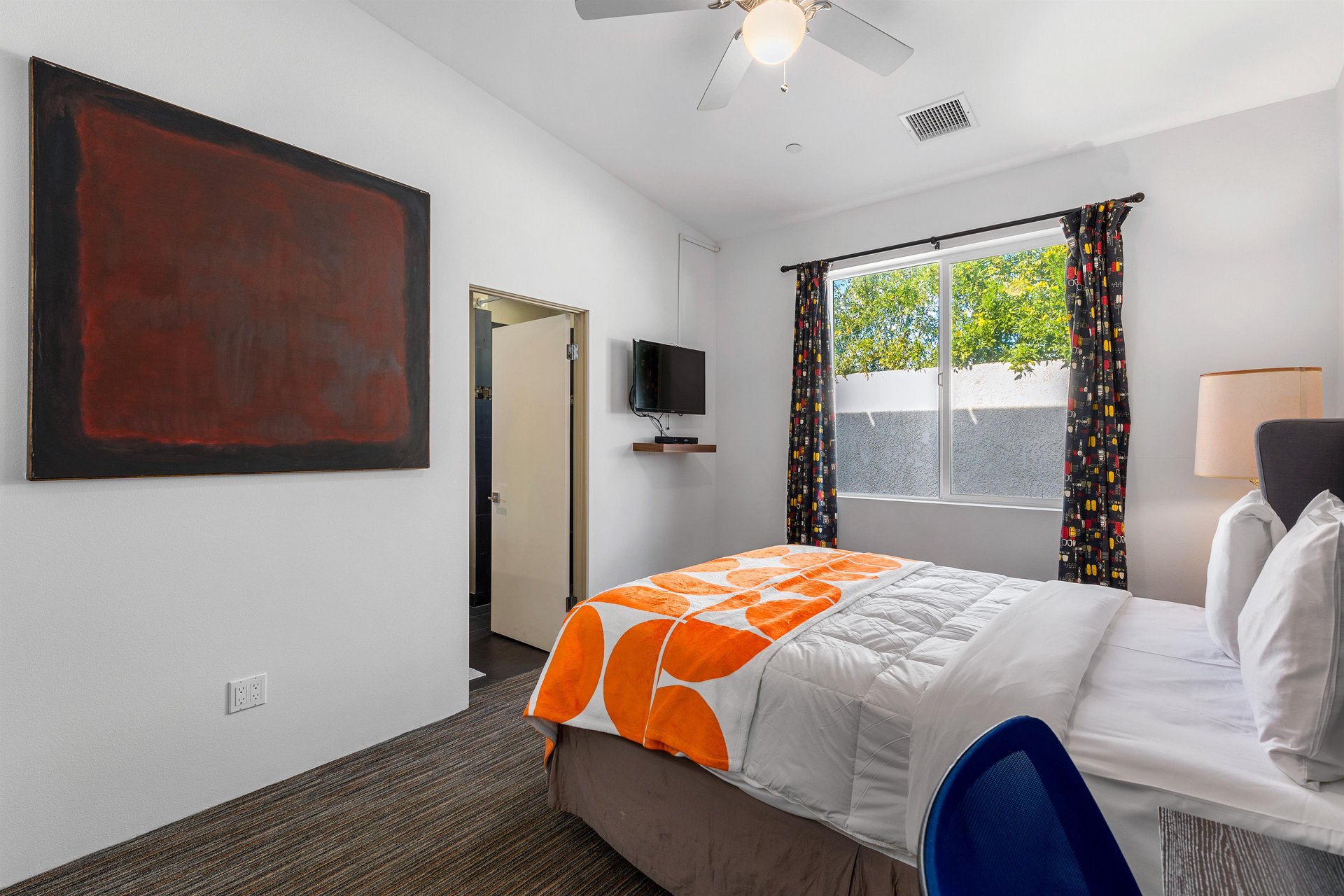 Relaxing guest bedroom