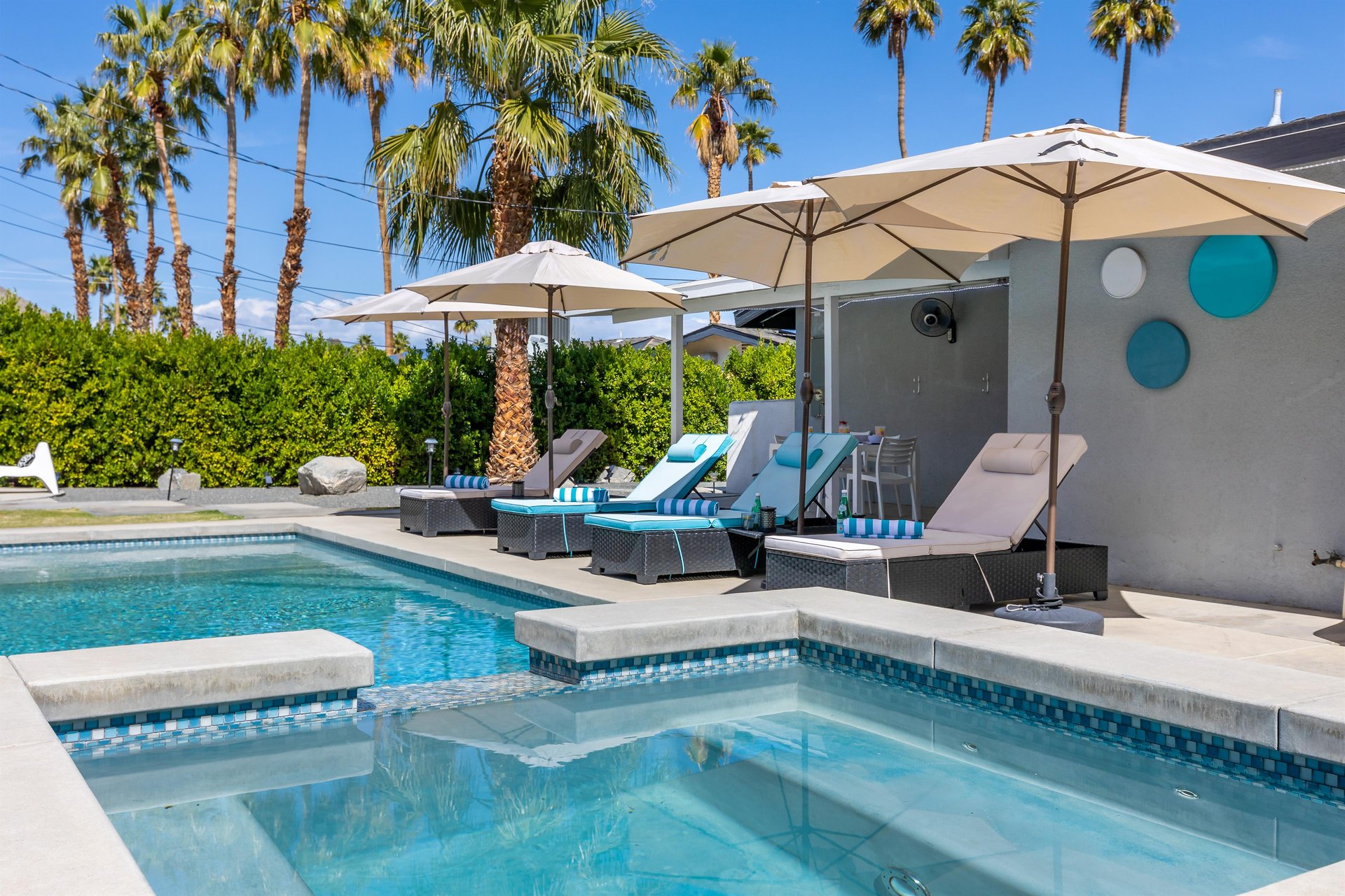 Sunny Palm Springs living