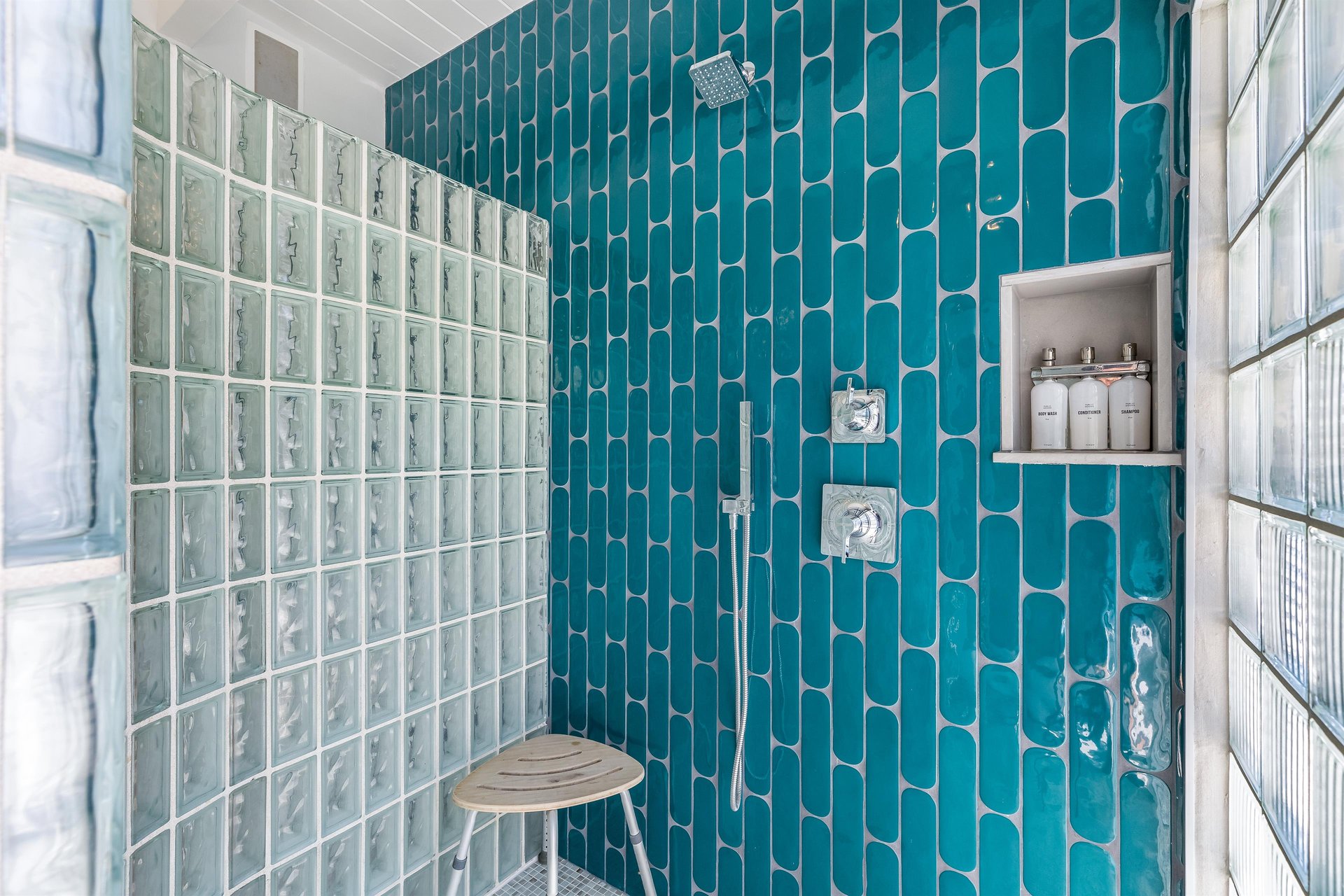 Spacious walkin shower