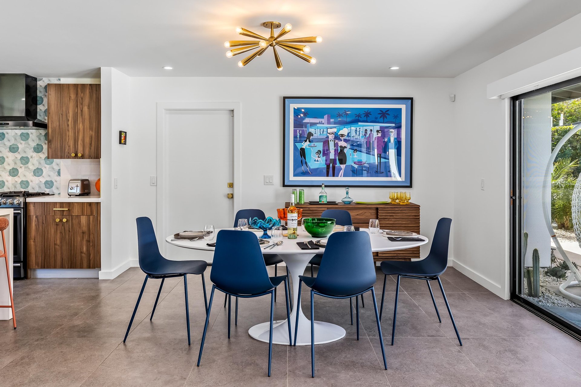 Indoor dining for six