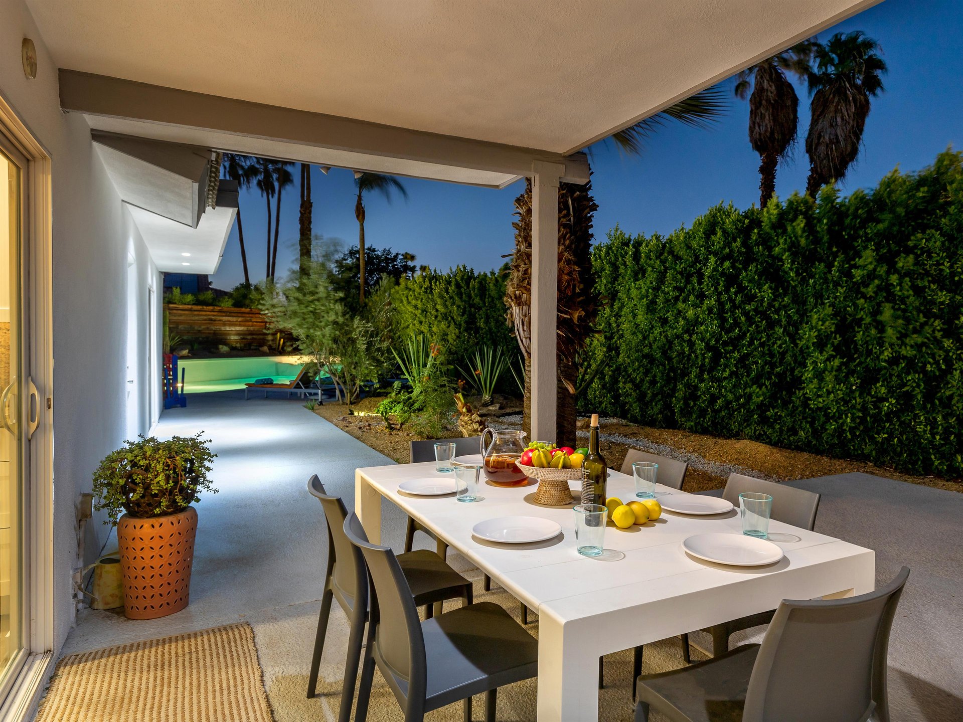 Al fresco dining at night