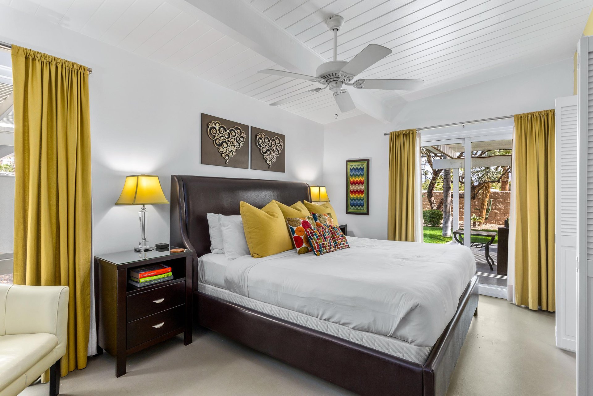 Relaxing guest bedroom