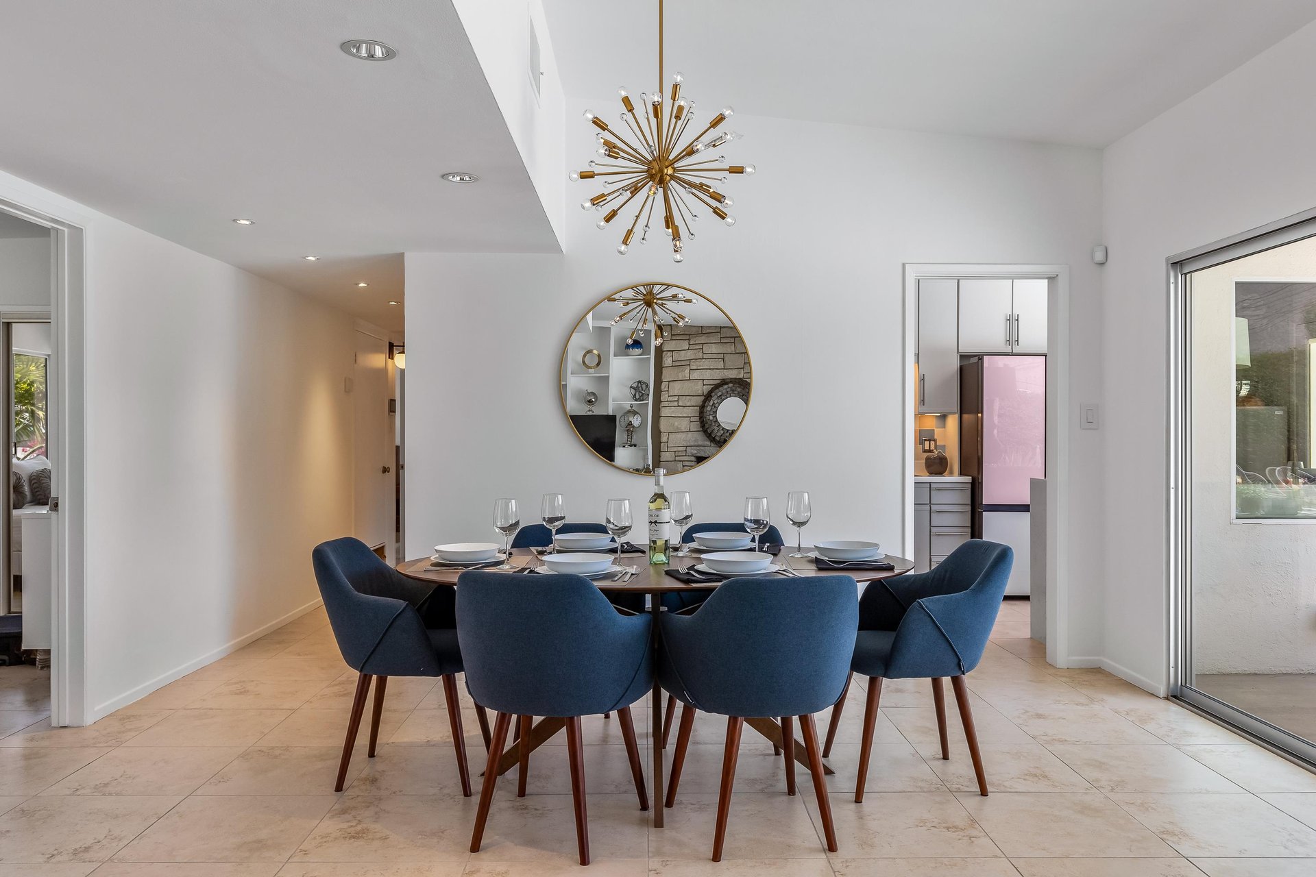 Indoor dining for six