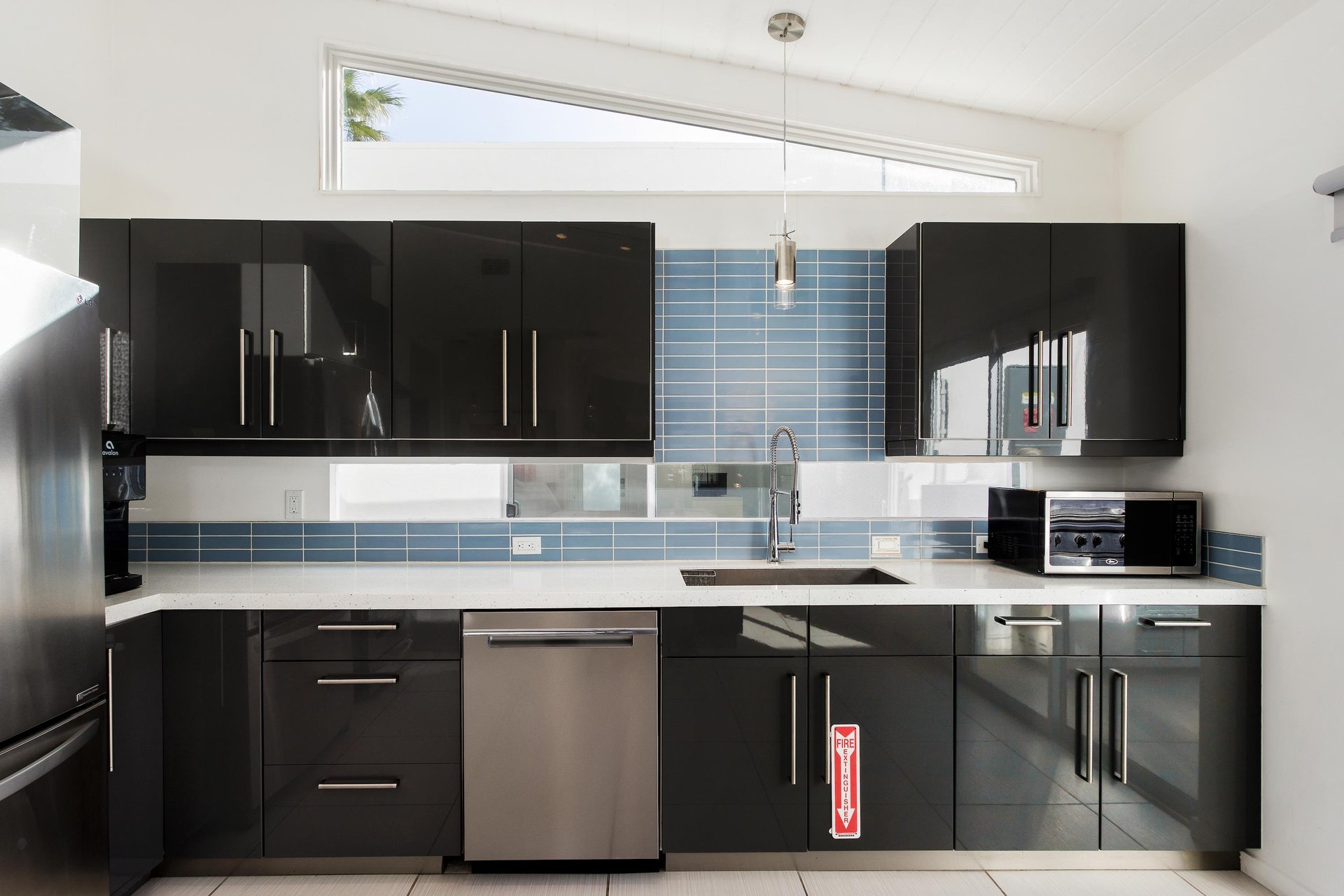 Sleek and stainless kitchen features