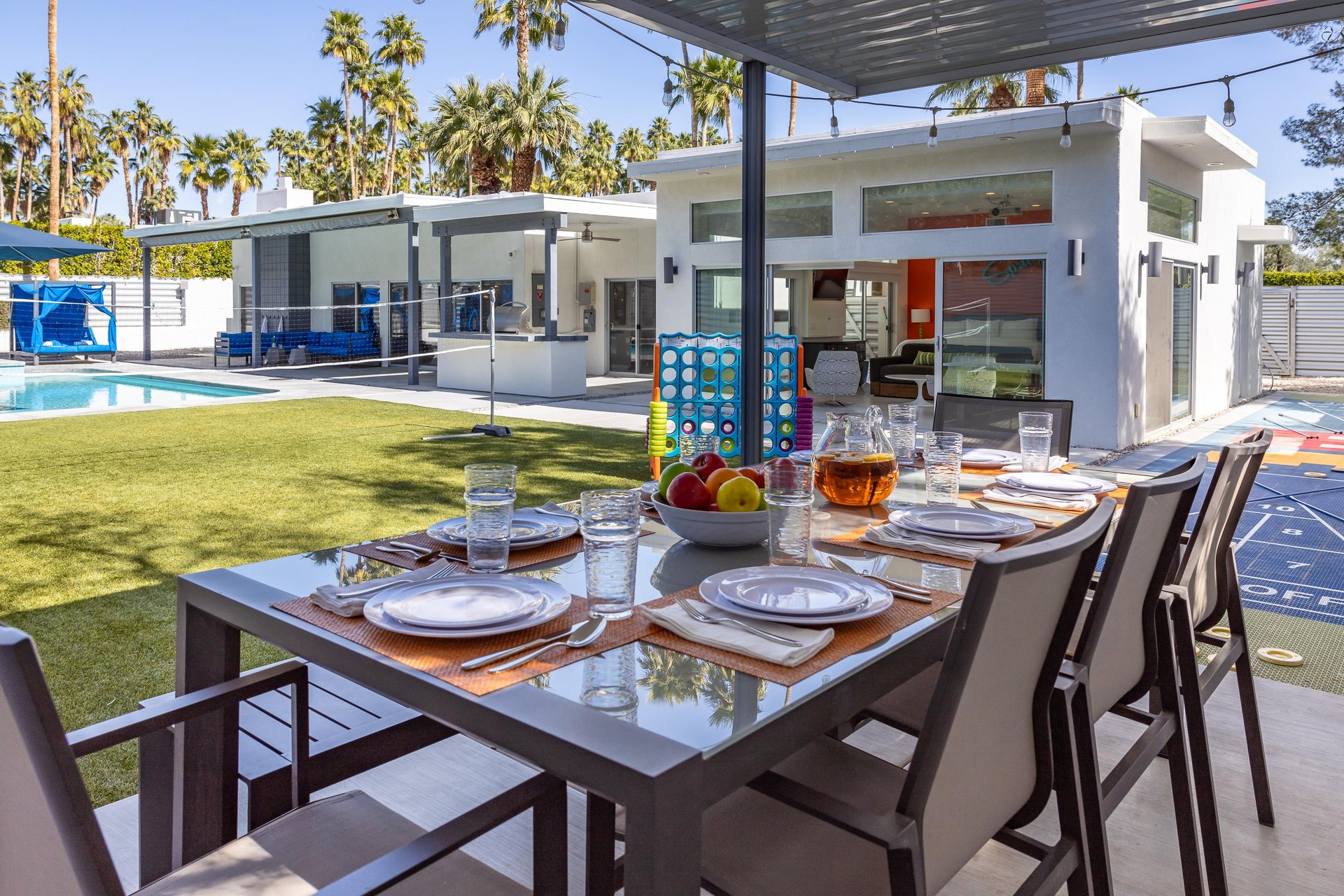 Al fresco dining for eight