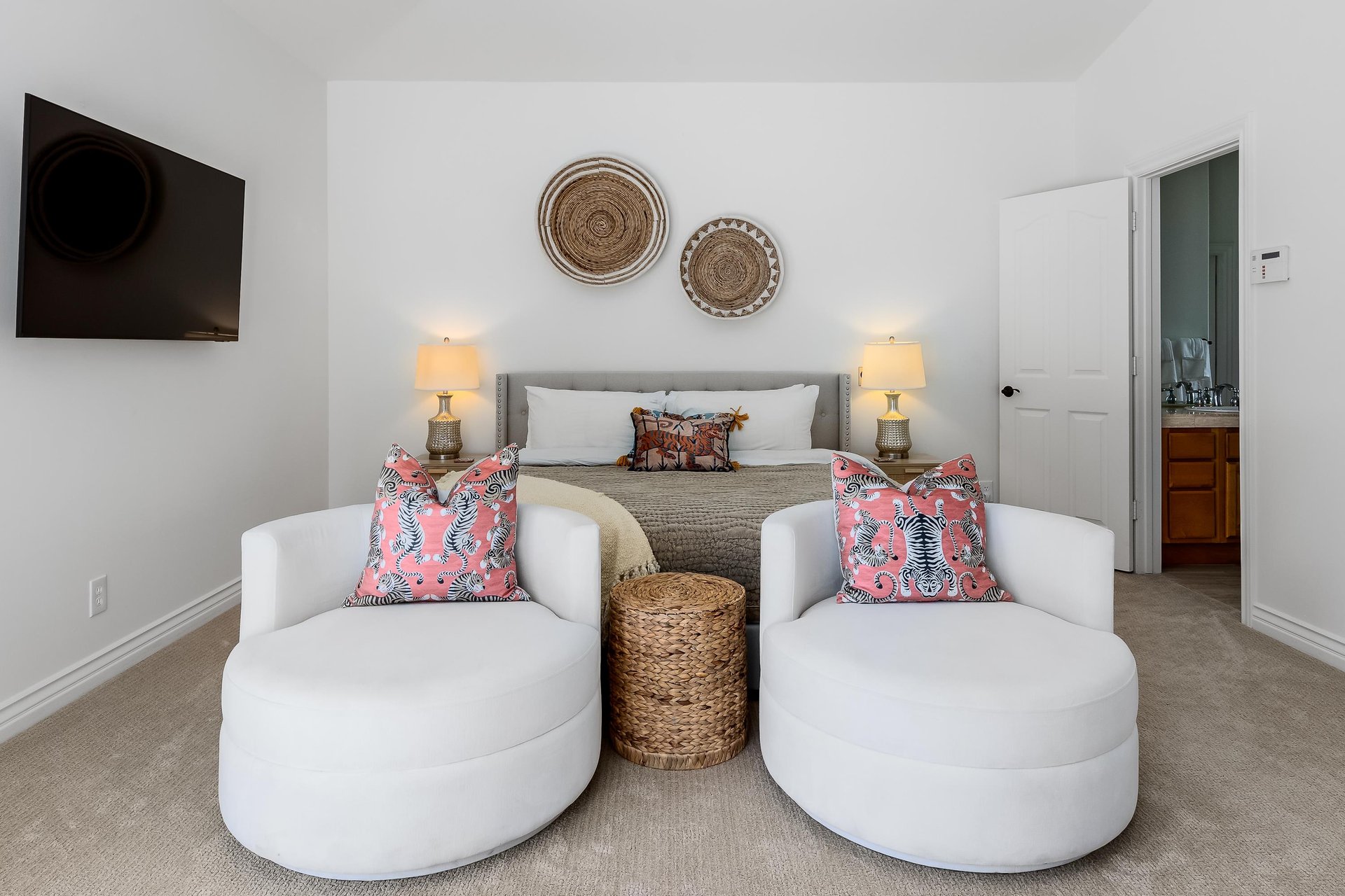 Comfortable ottoman chairs