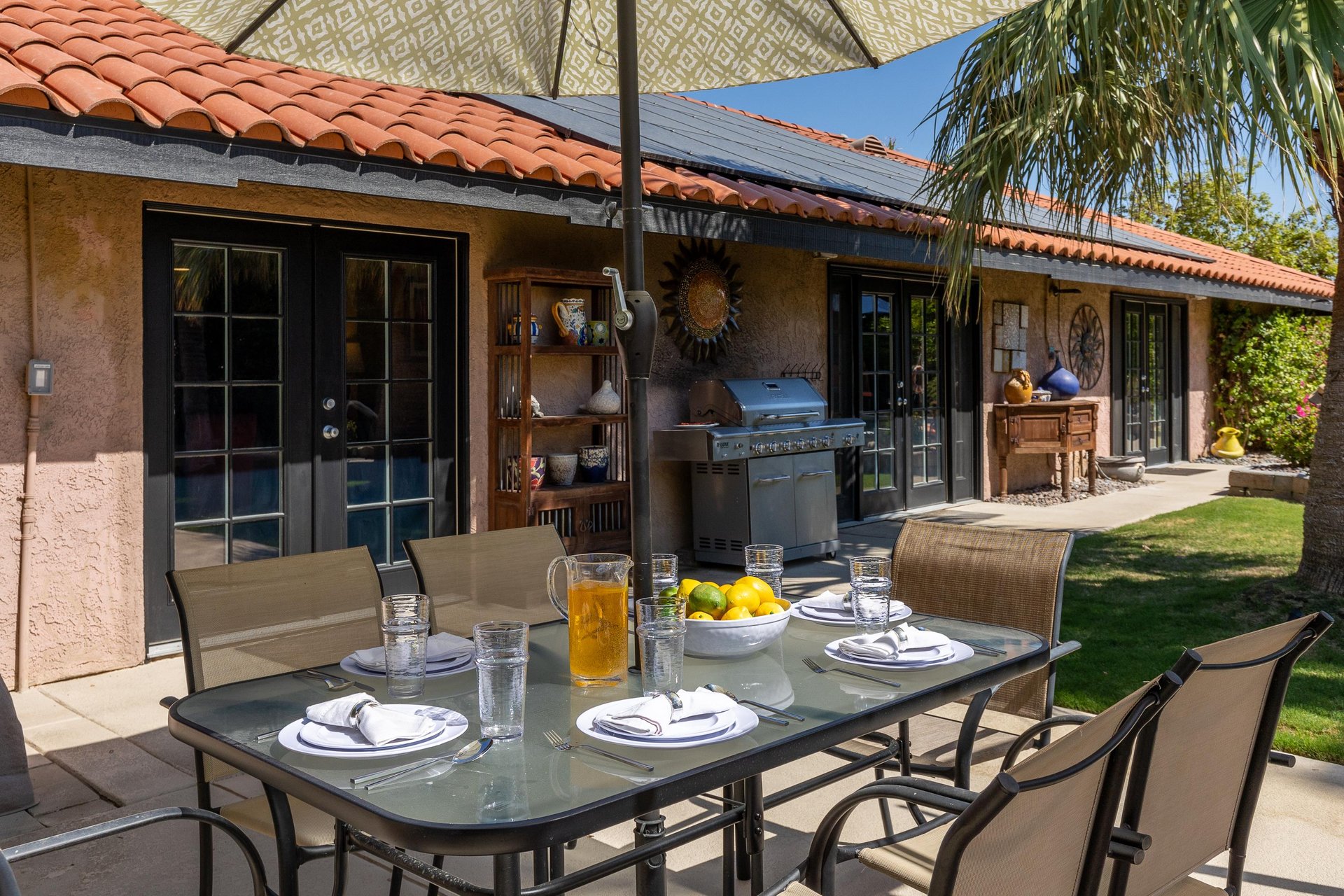 Al fresco dining for six