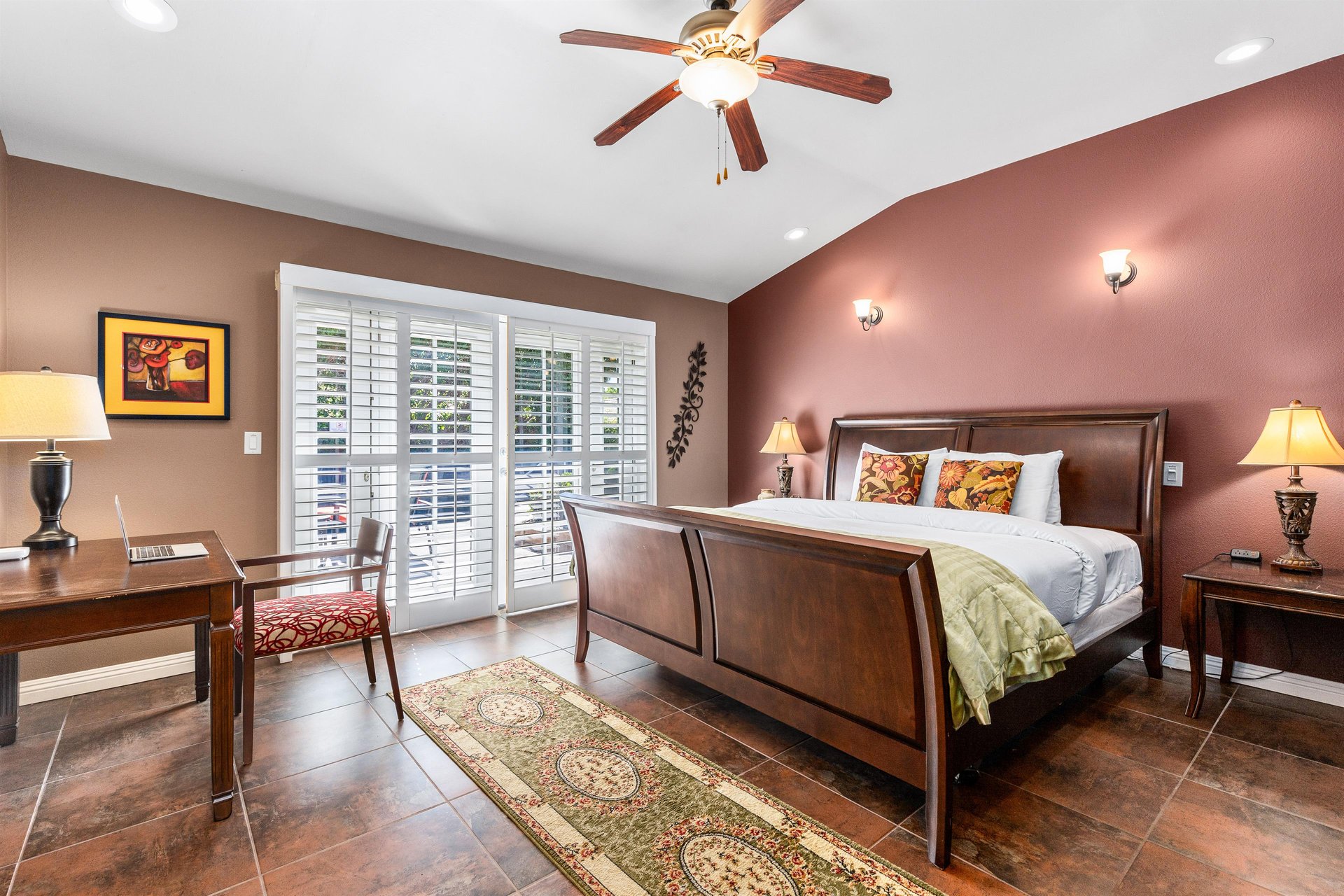 Lovely guest bedroom