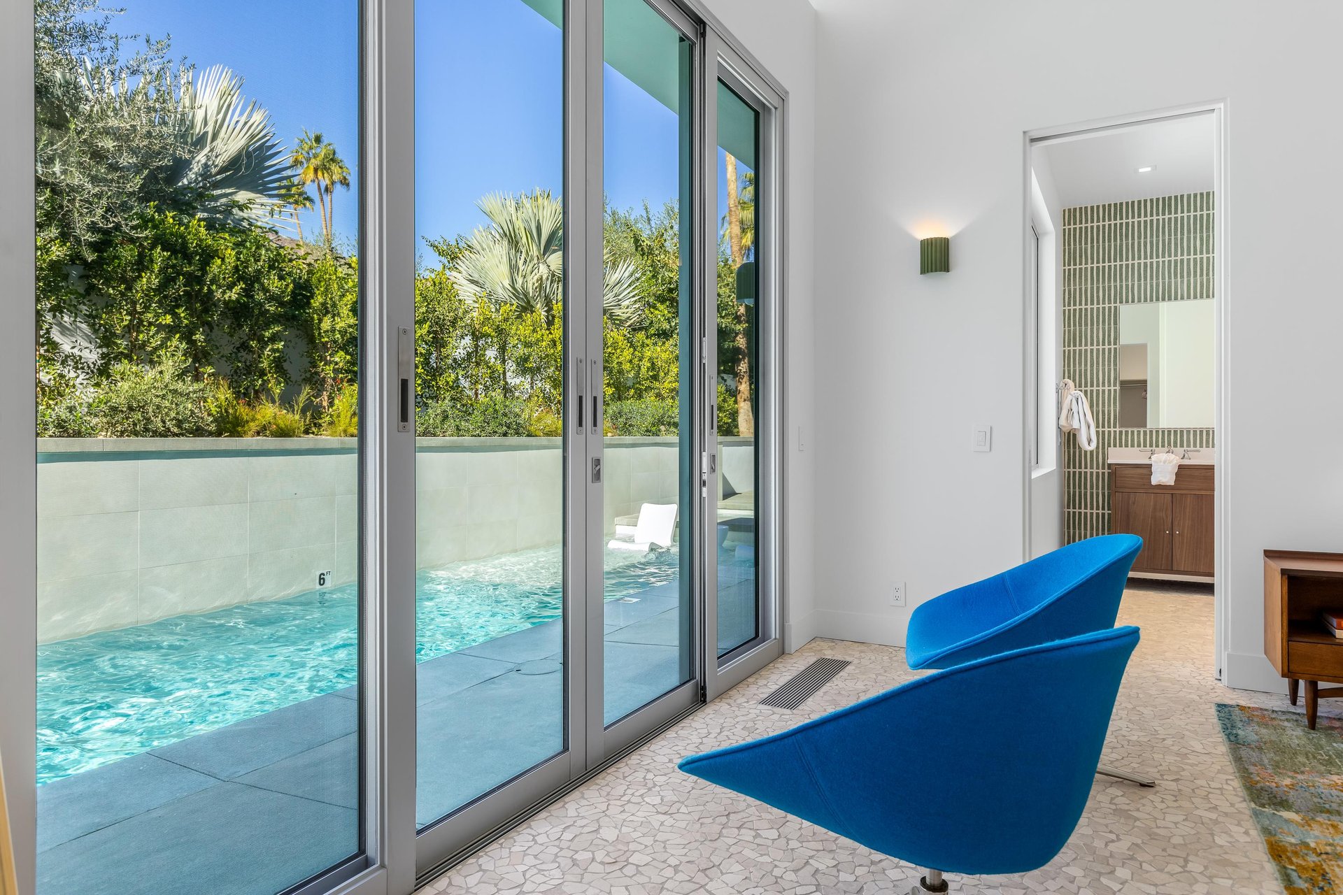 Primary bedroom sitting area